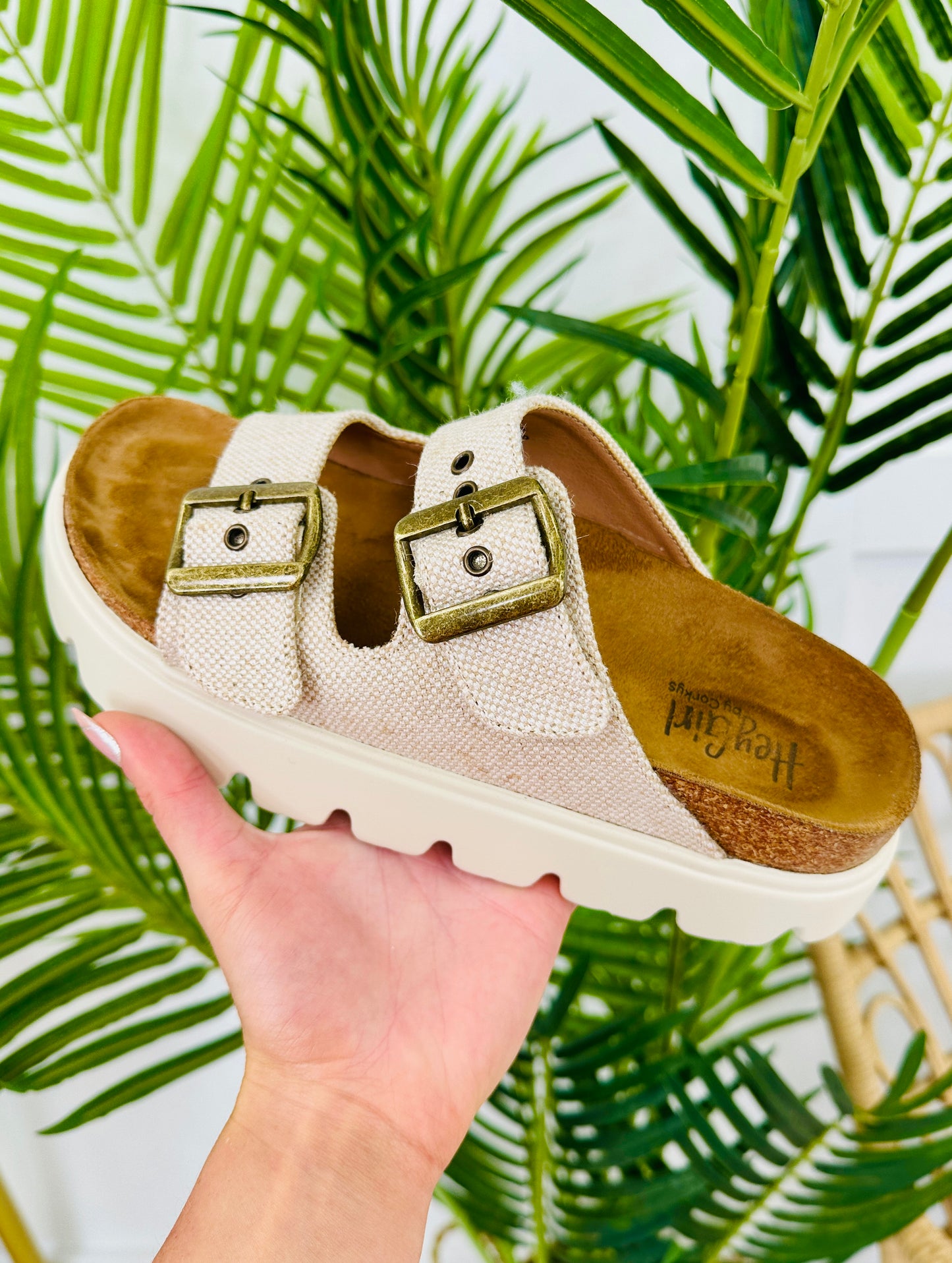 Seaside Stride Sandals In Natural
