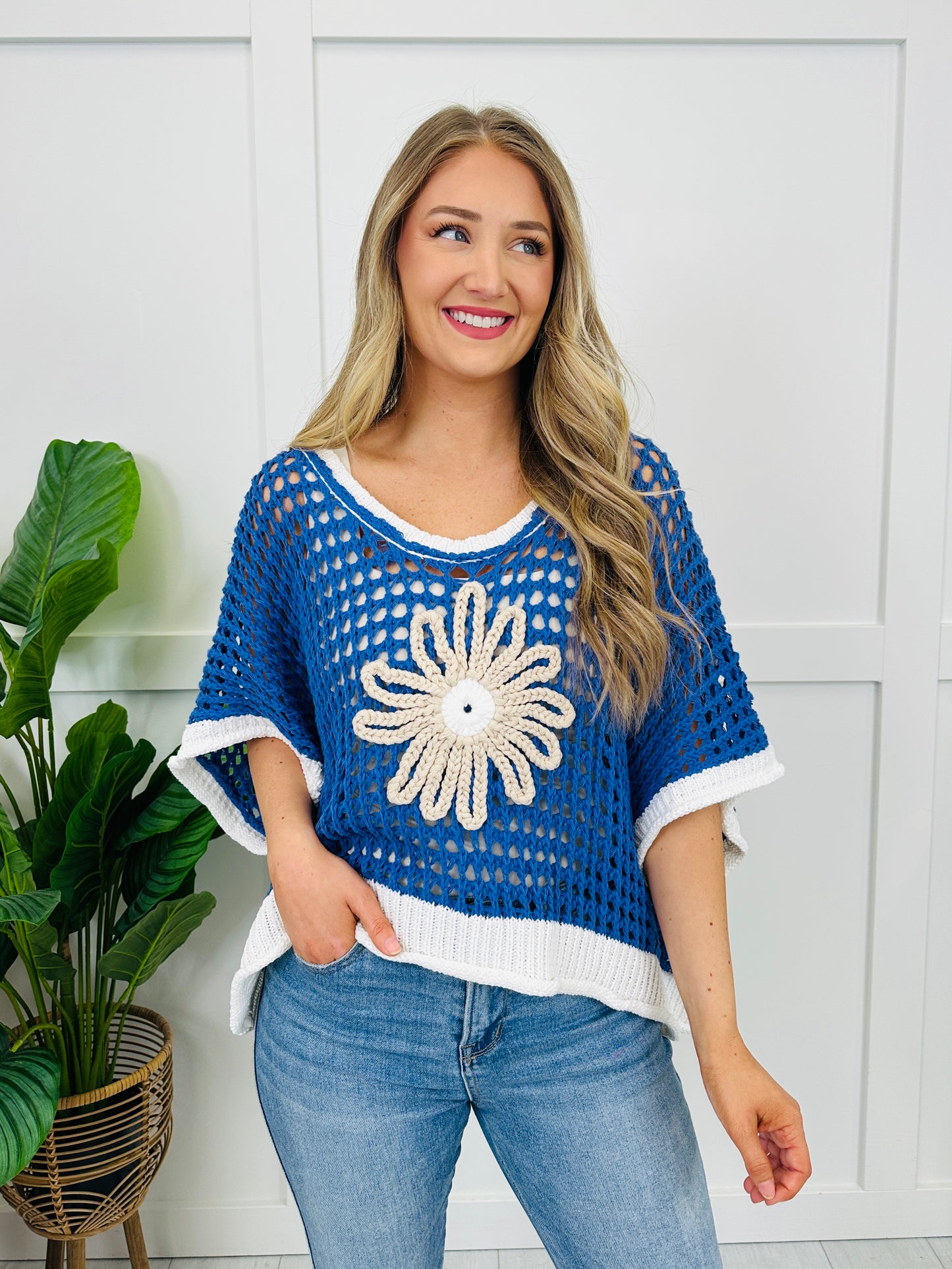 Minimal Motion Top in Blue/Ivory