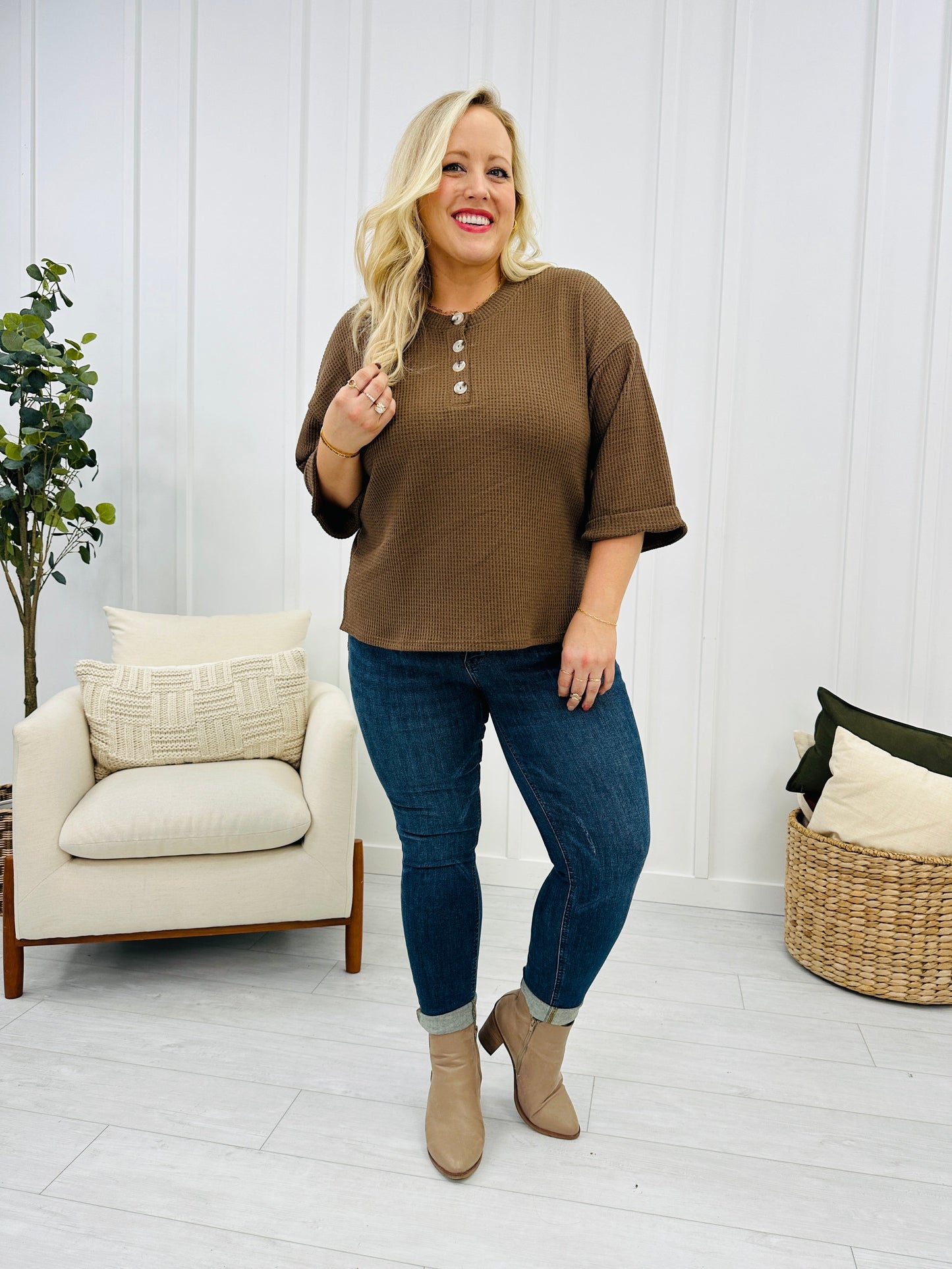 REG/CURVY Cute As a Button Top- Multiple Colors!