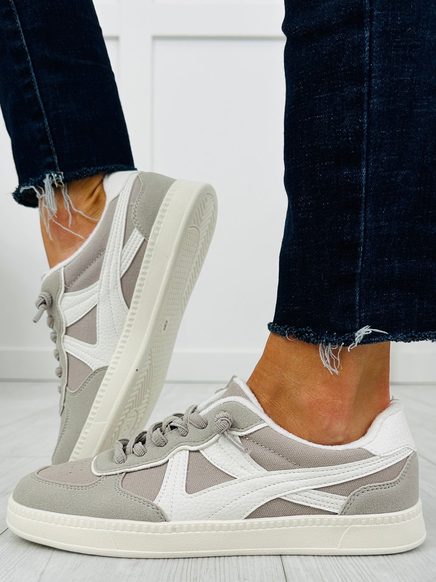 Weekend Wander Sneakers In Grey/White