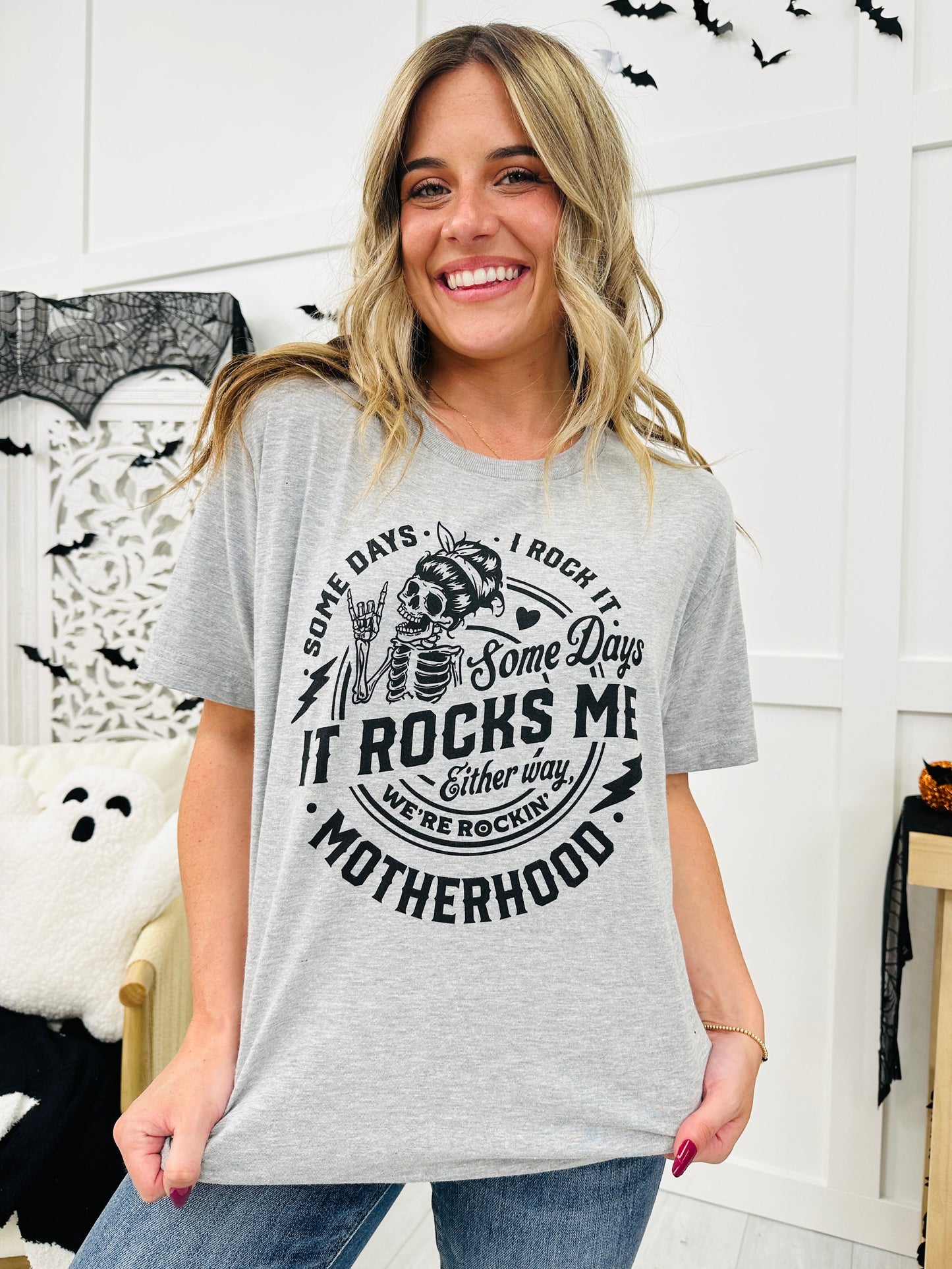 REG/CURVY Rockin' Motherhood Graphic Tee