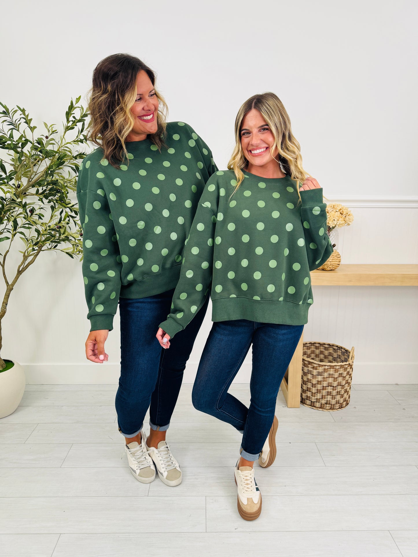 Dot Your Day Pullover In Green