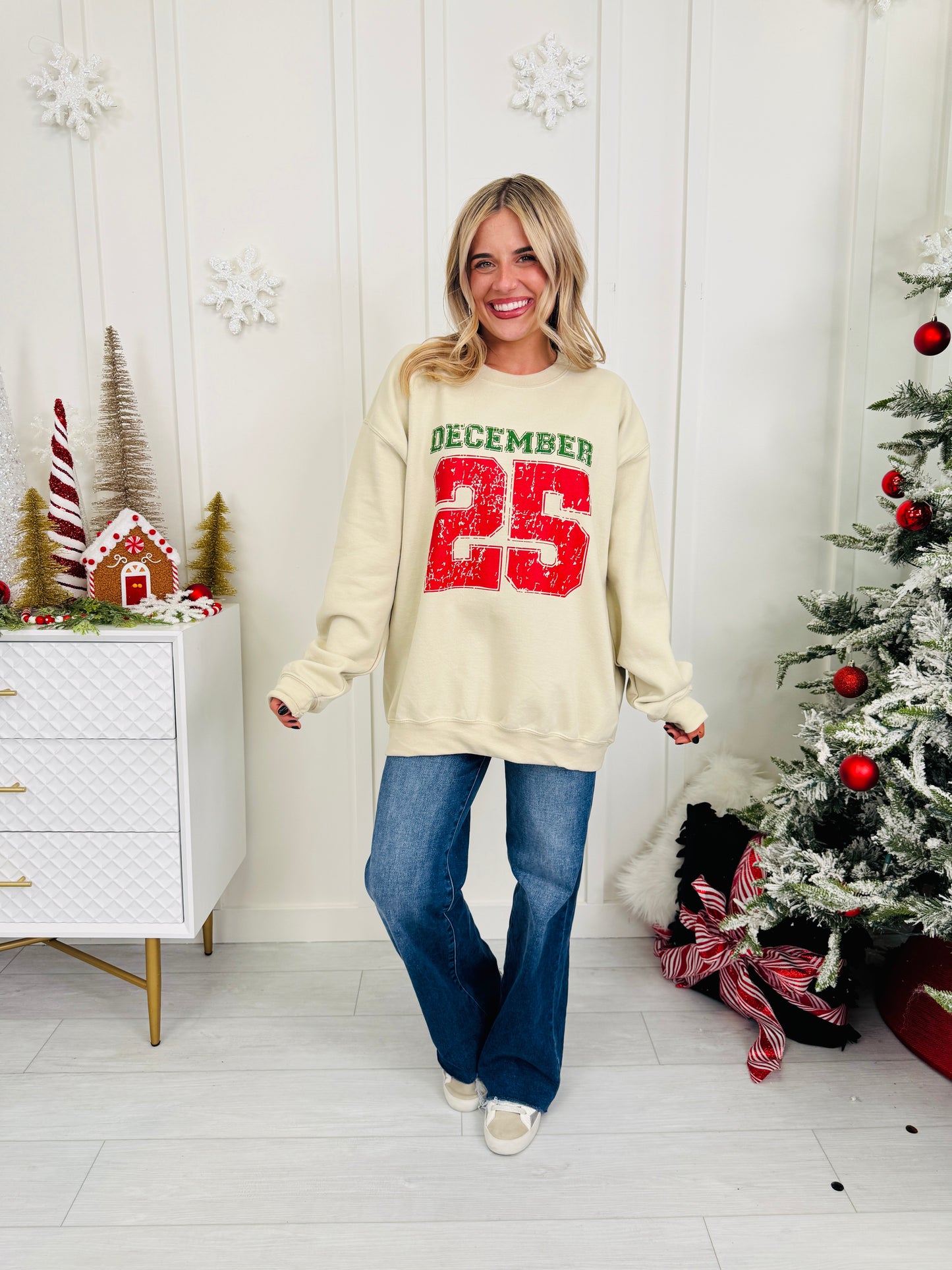 December 25 Graphic Crewneck Sweatshirt