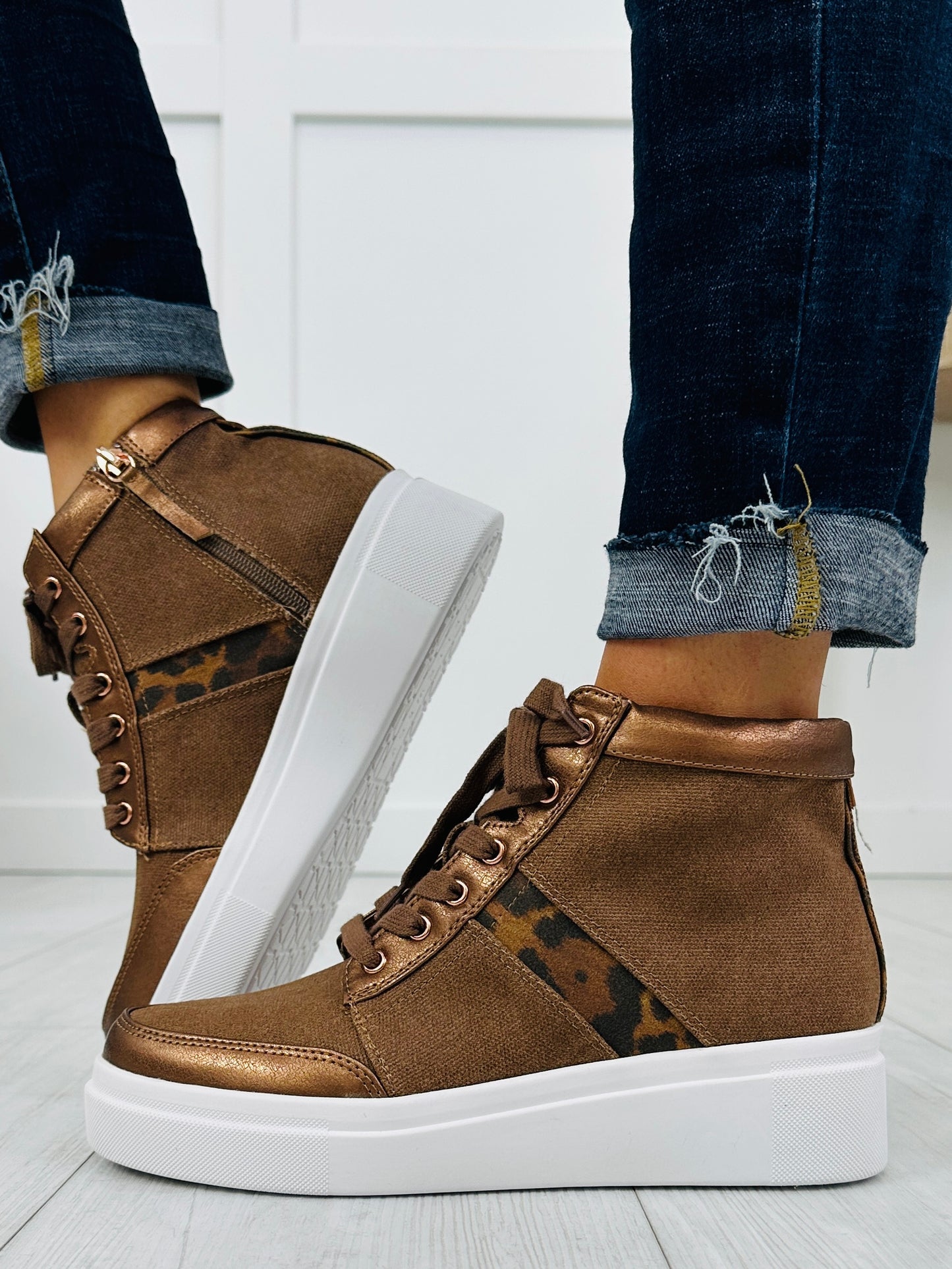 City Bound Sneakers In Brown