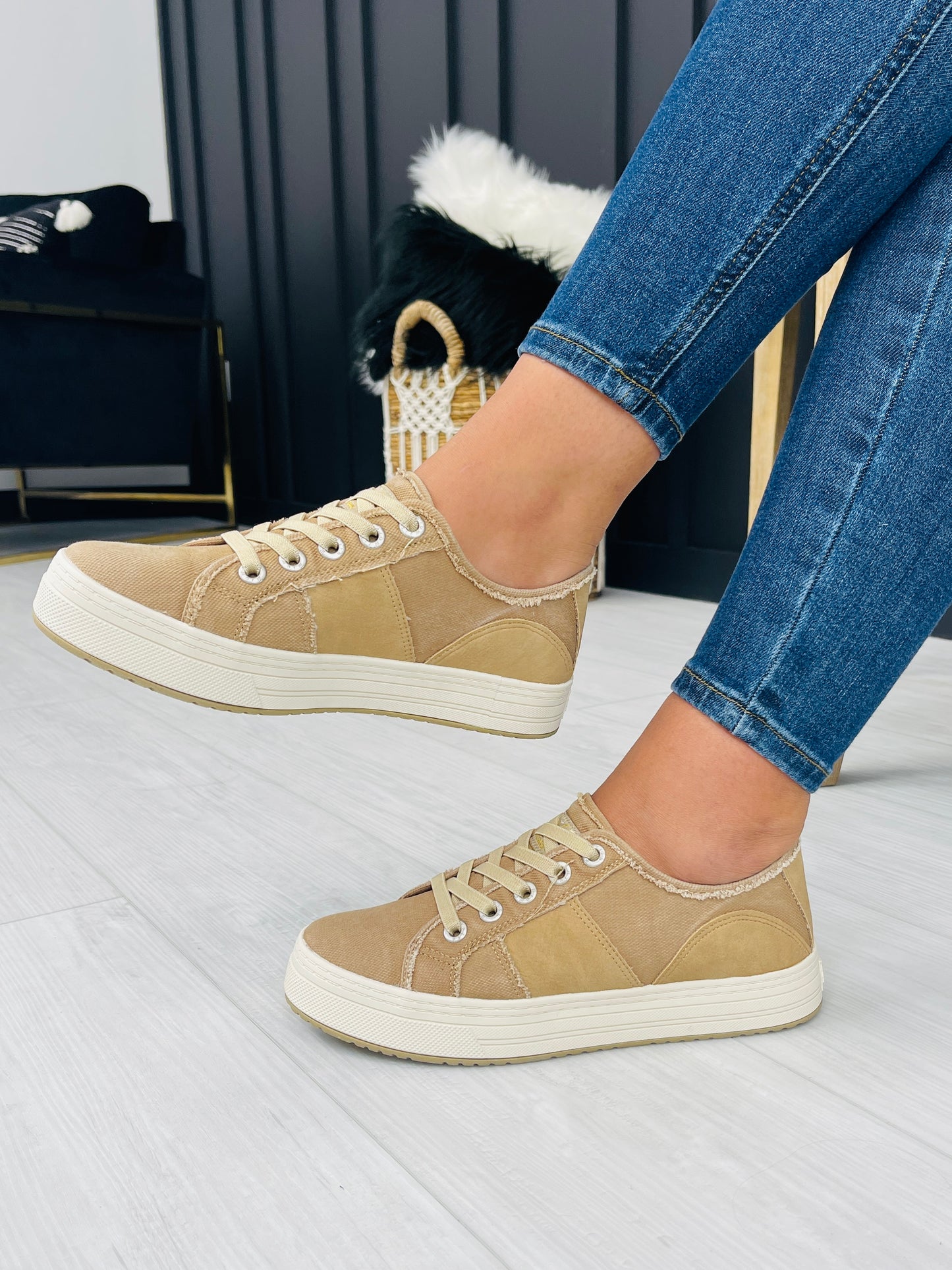 Runaway Rhythm Sneakers In Desert Khaki