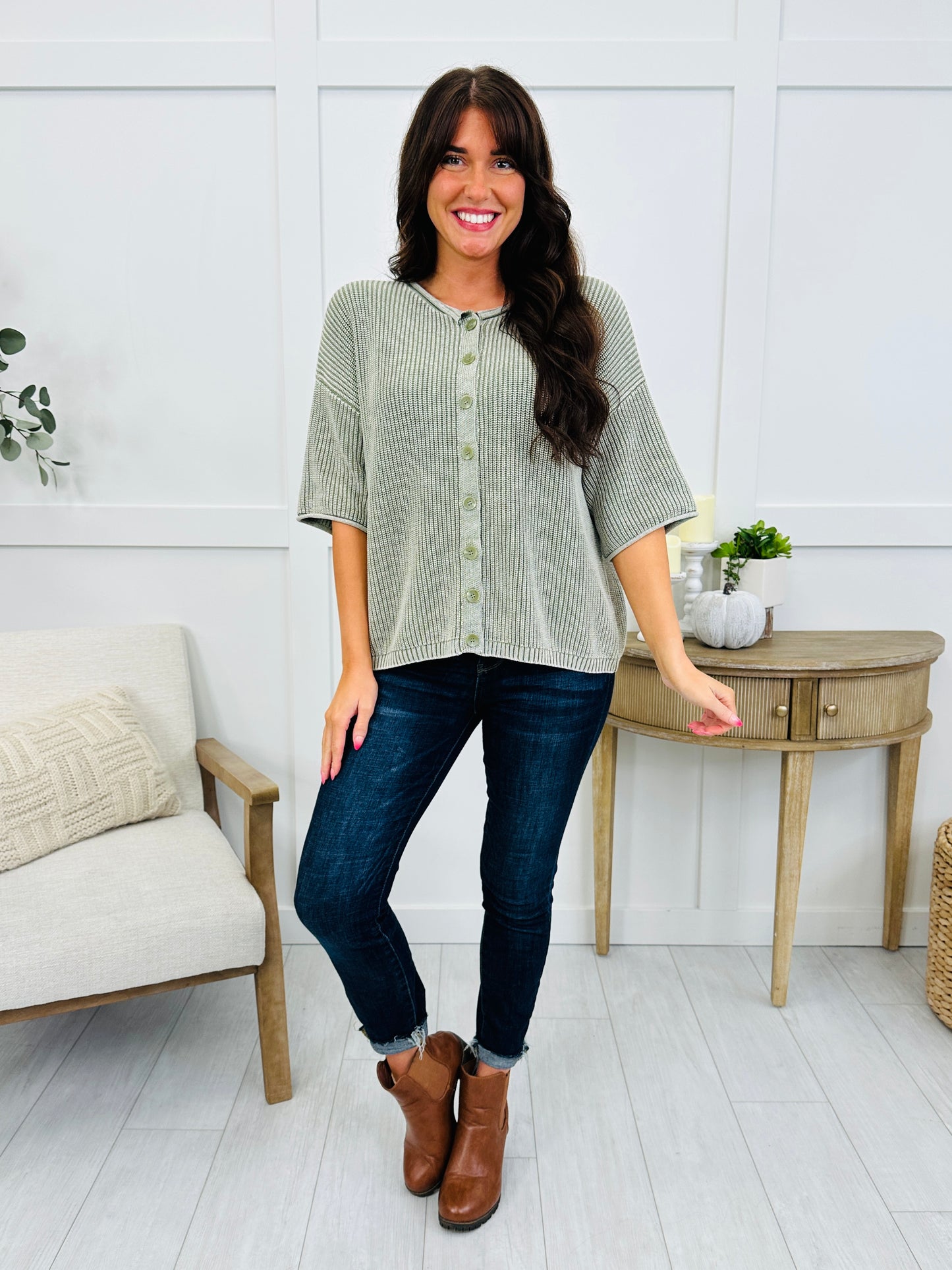 Casual Company Cardigan In Light Olive