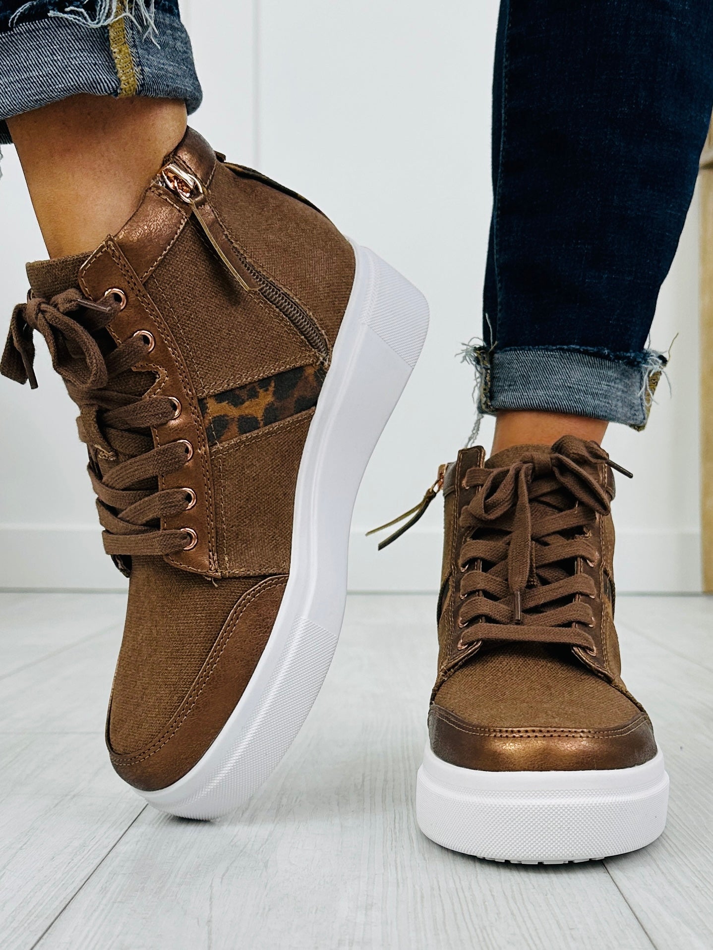 City Bound Sneakers In Brown
