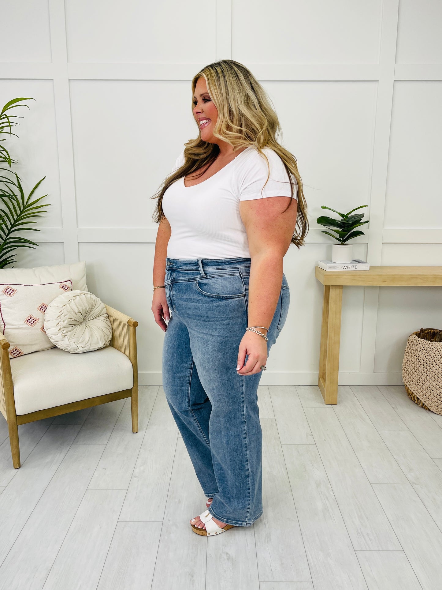 Judy Blue Eyes Wide Open Wide Leg Jeans in Reg/Curvy