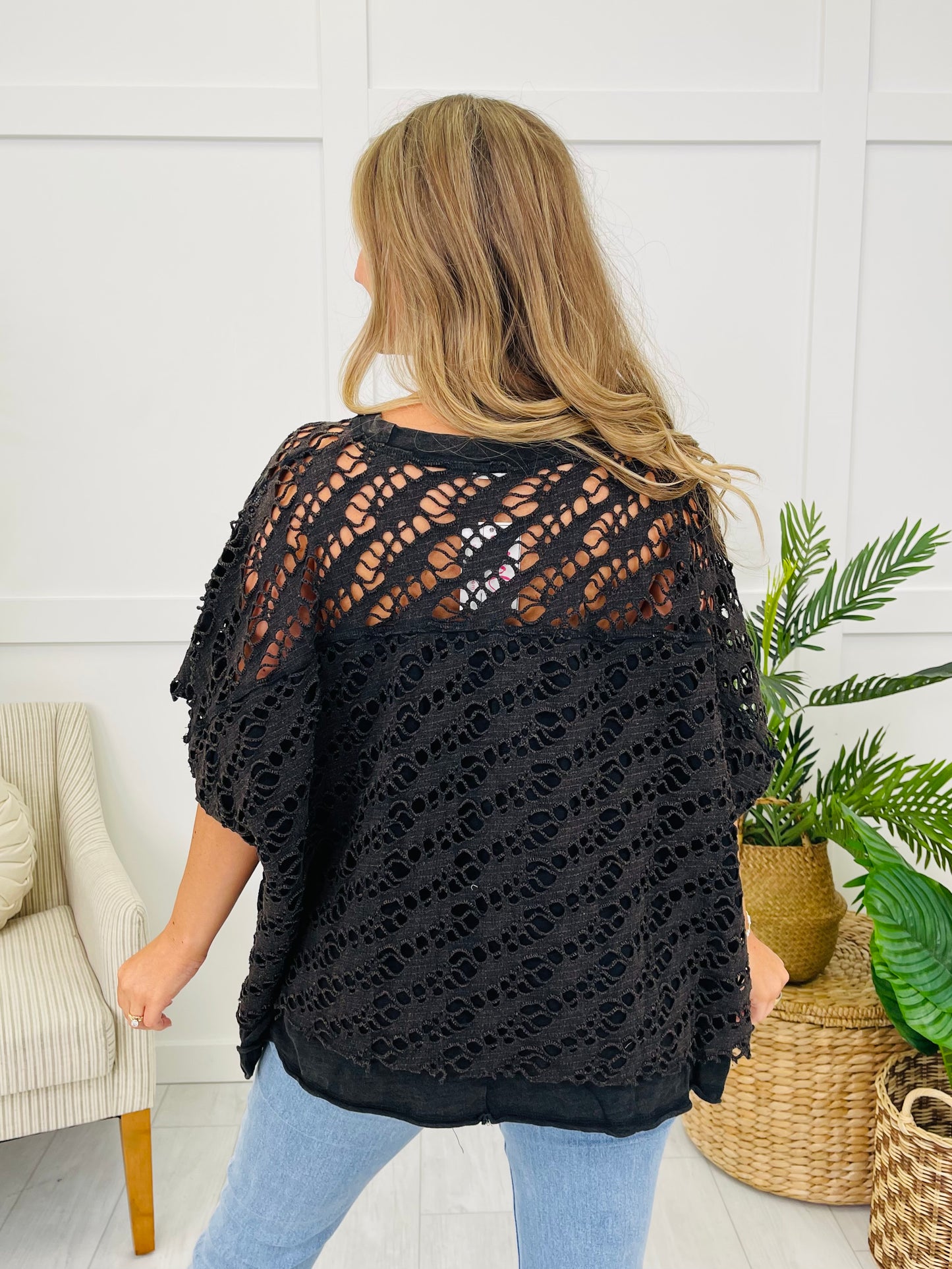 Unraveled Beauty Pullover in Black