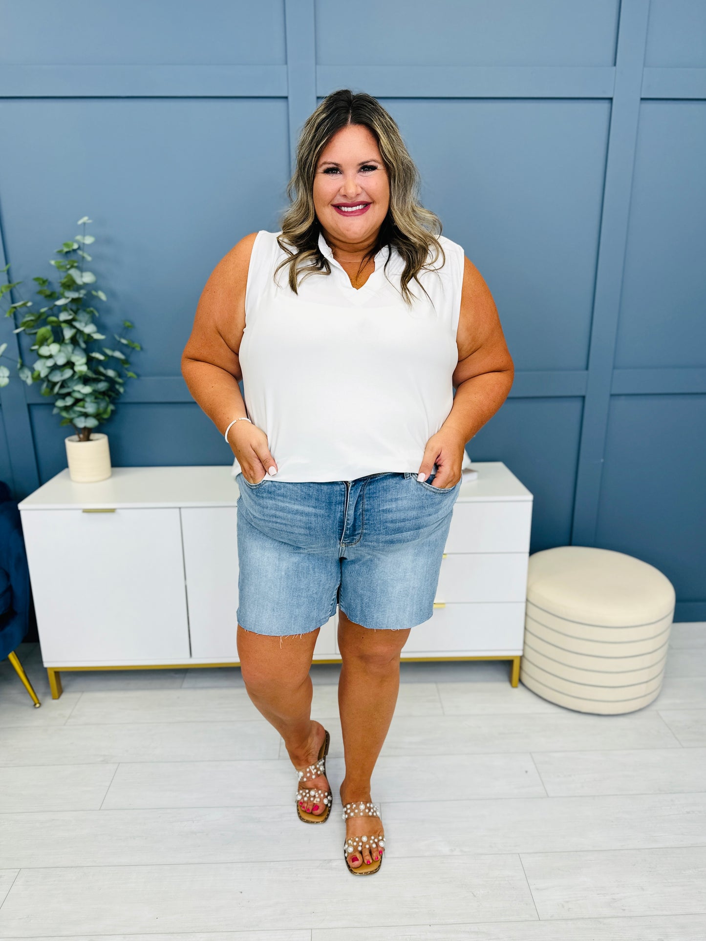 Judy Blue Meet Me In The Middle Midrise Shorts in Reg/Curvy