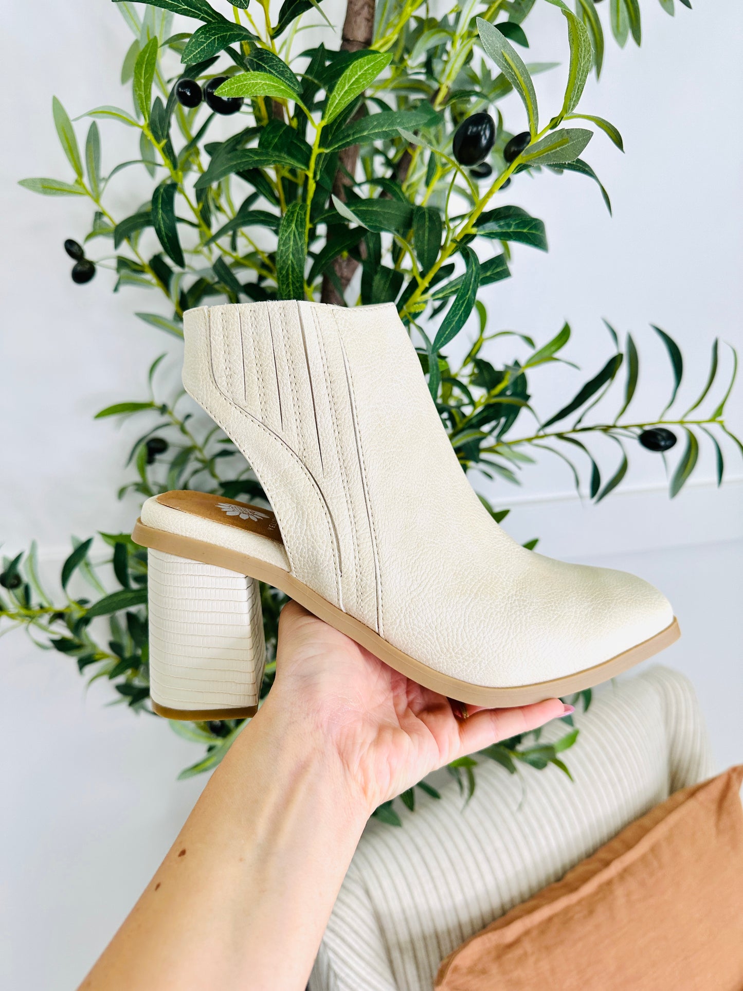 Frame Out Booties in Bone