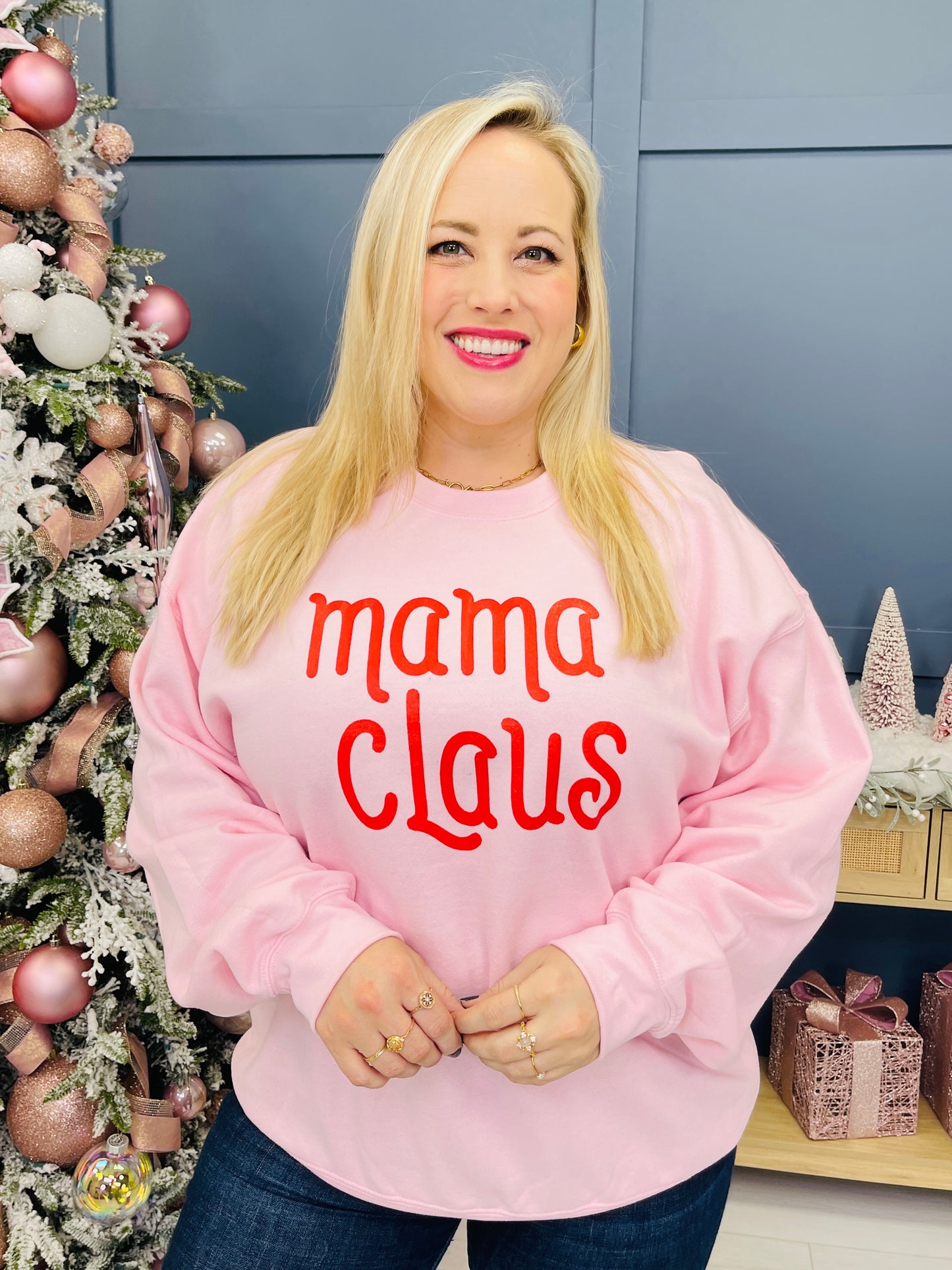 REG/CURVY Mama Claus Graphic Crewneck