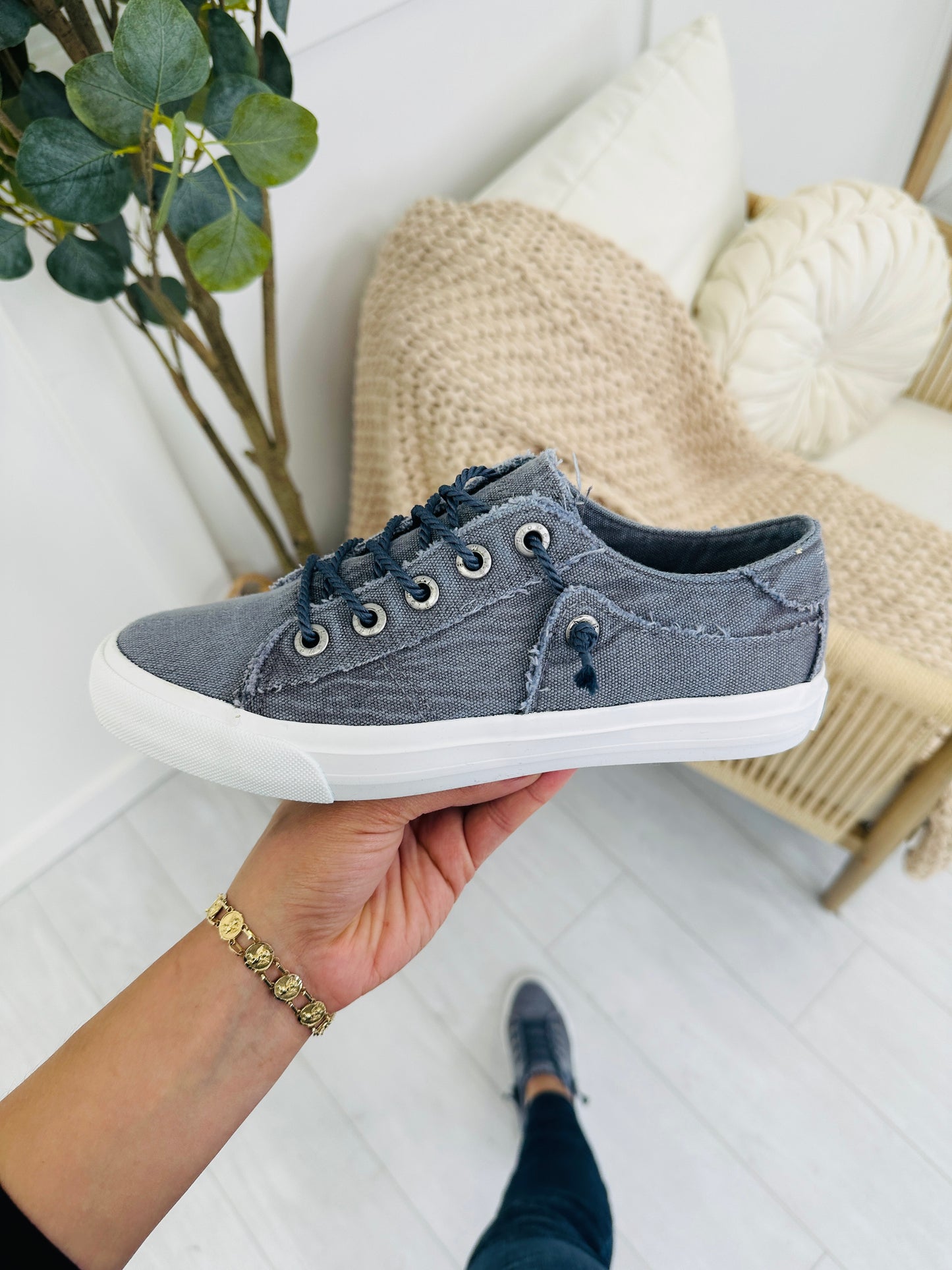 Weekender Walks Sneakers In Newport Blue