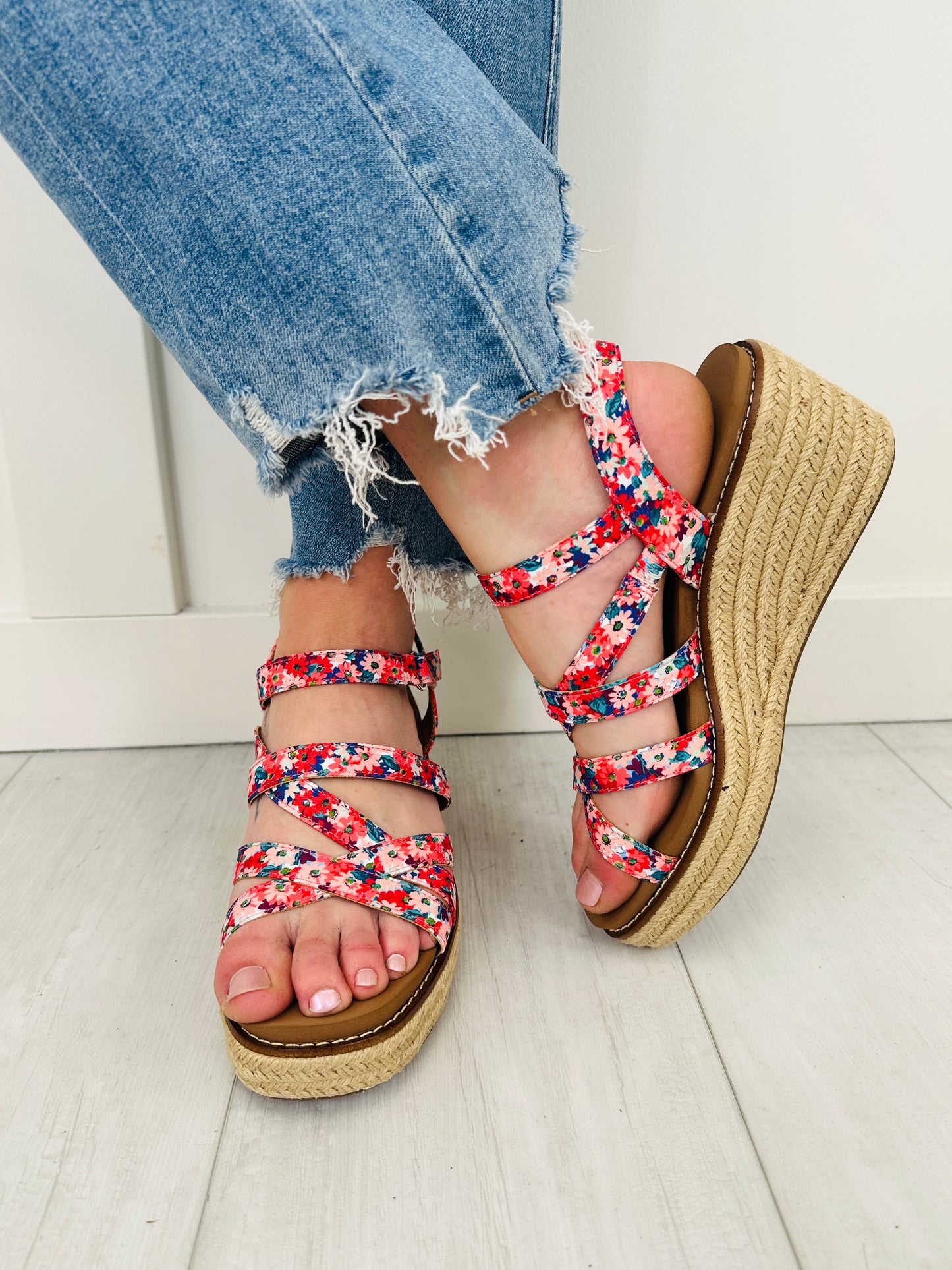 Bloom and Go Wedges In Red Mini Floral