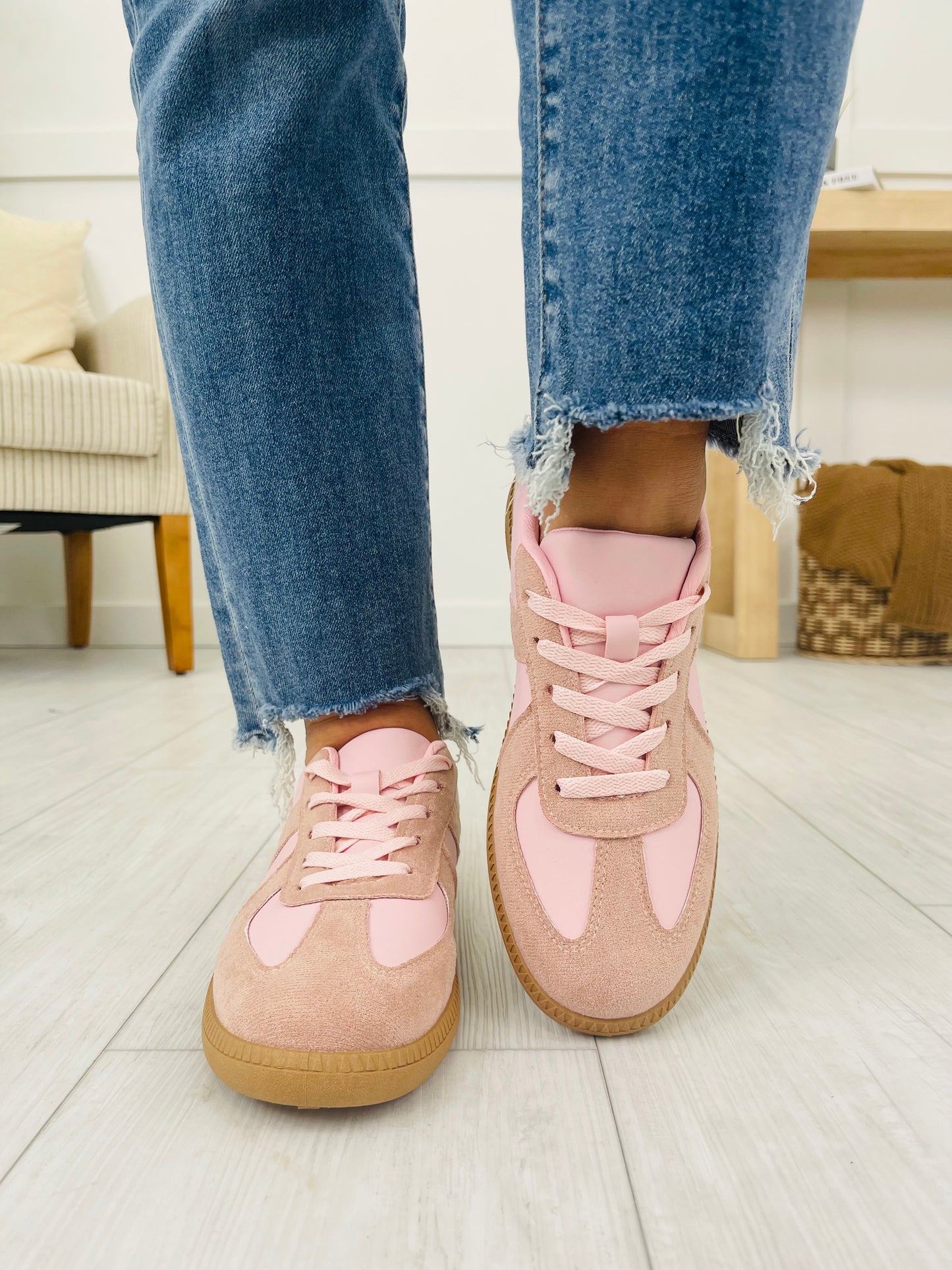 Frame Runner Sneakers in Pink
