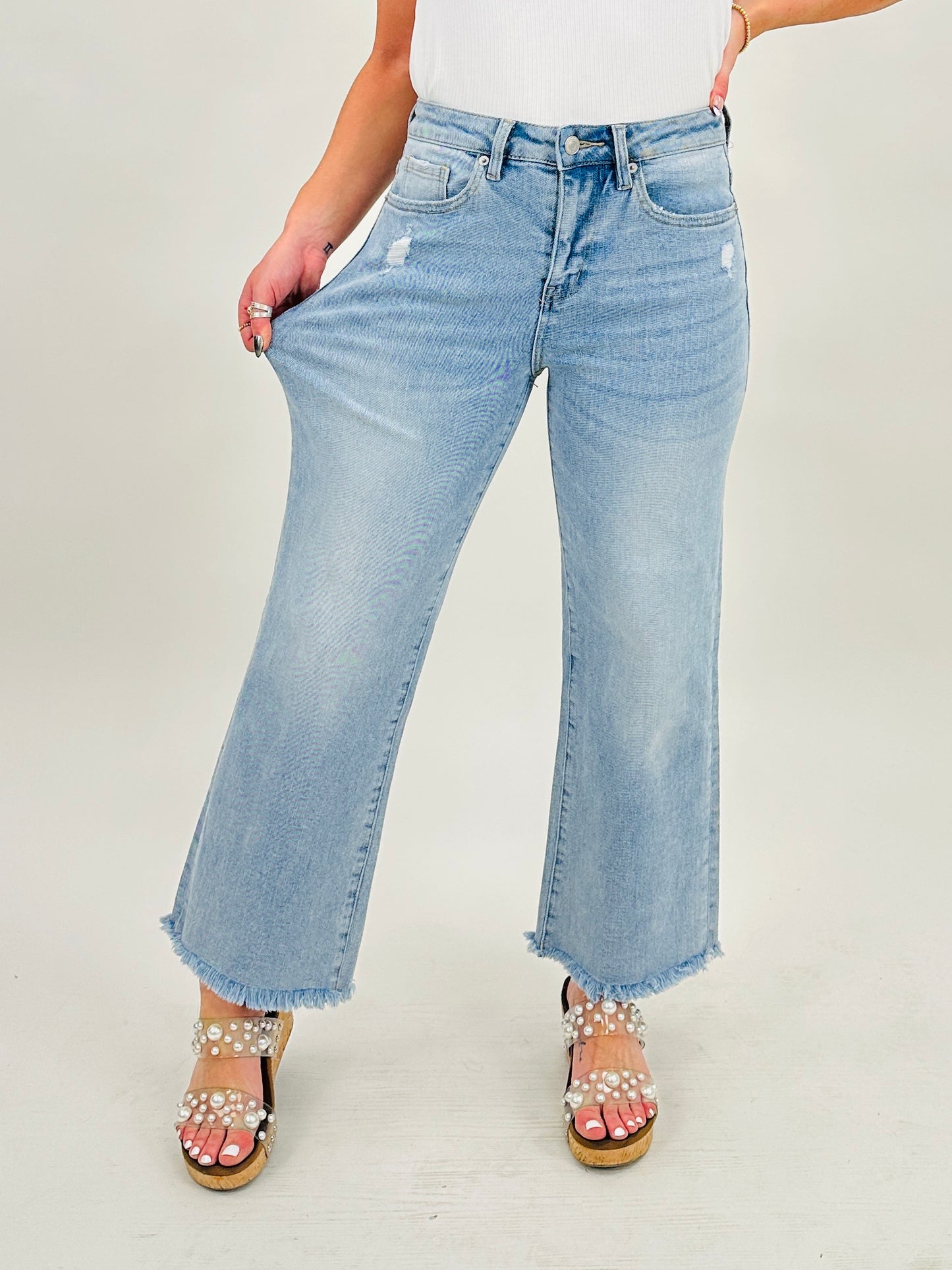 Pop, Lock, and Crop It Wide Leg Cropped Jeans in Reg/Curvy