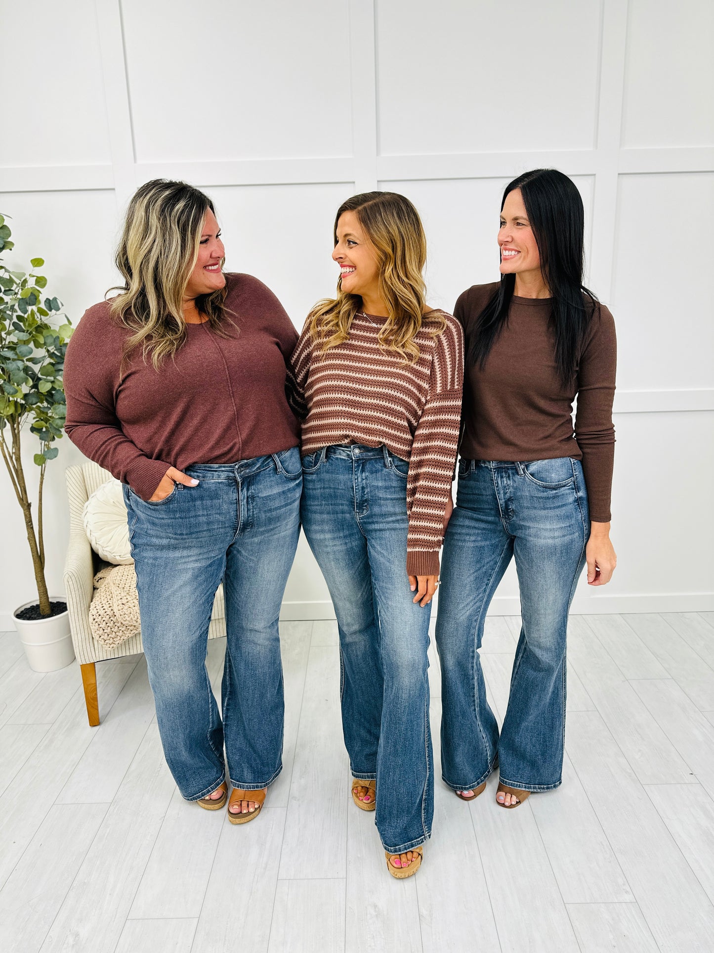 Judy Blue Stop and Stare Tummy Control Flare Jeans in Reg/Curvy