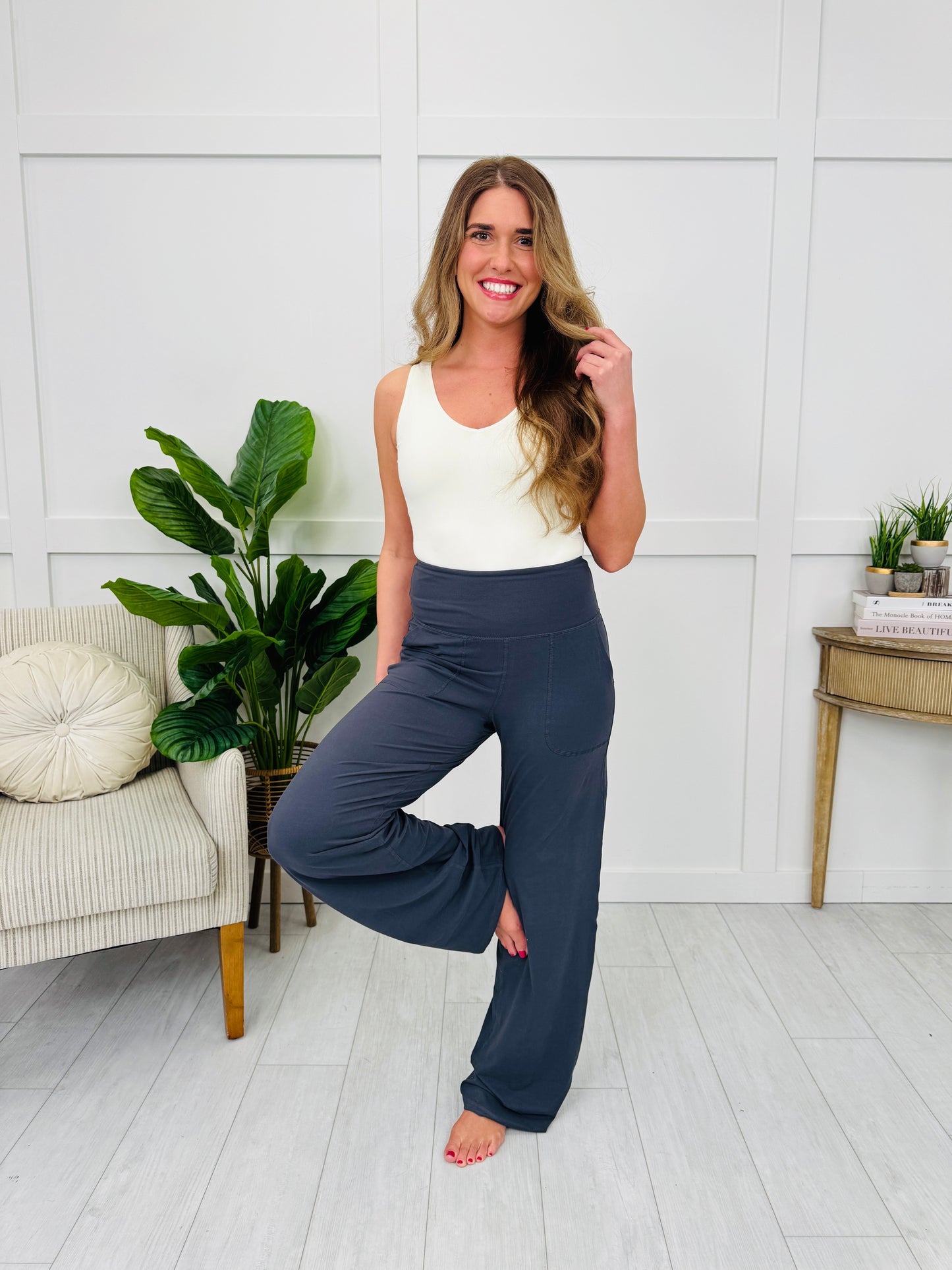 Weightless Words Leggings In Charcoal