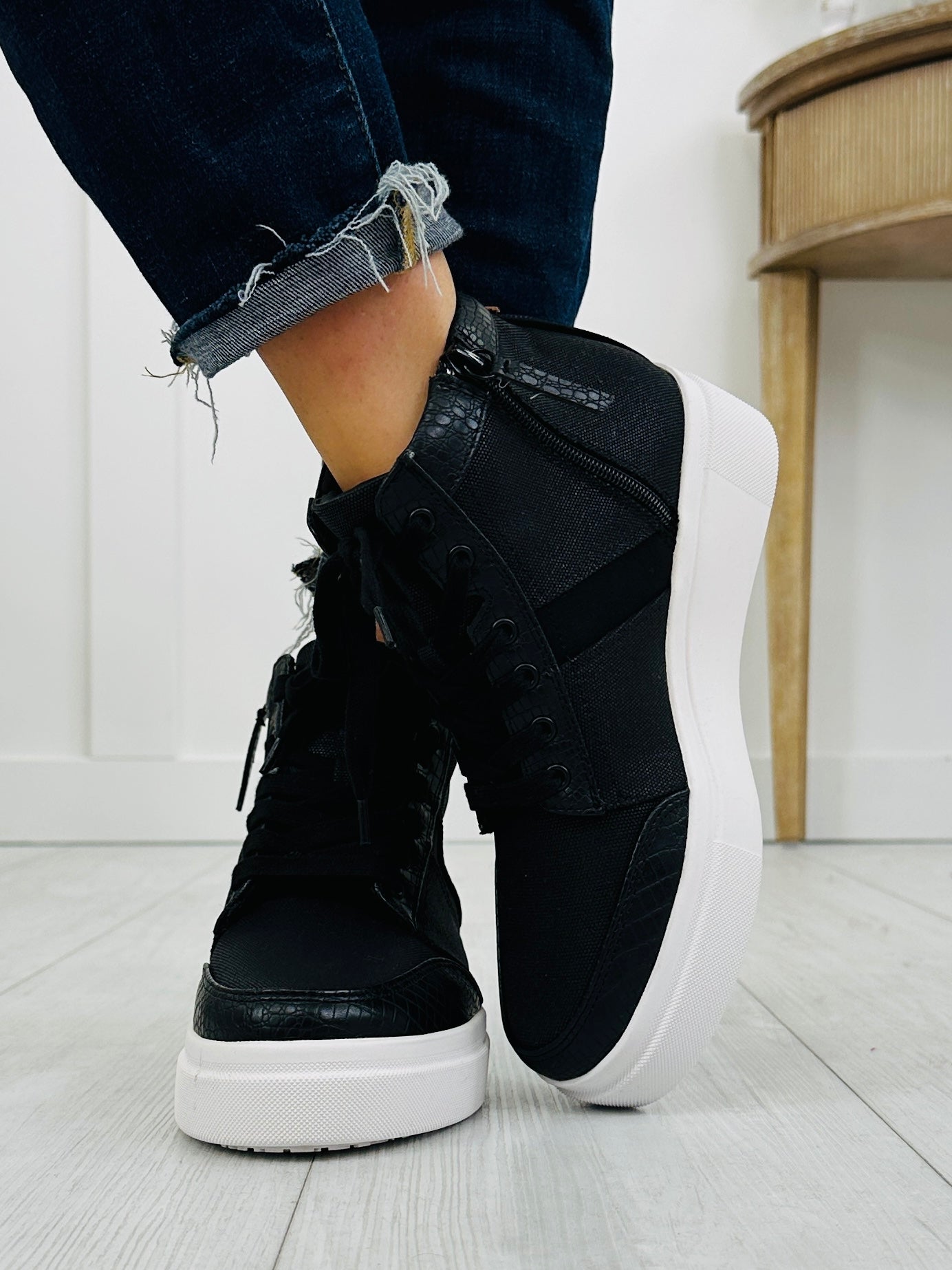 City Bound Sneakers In Black