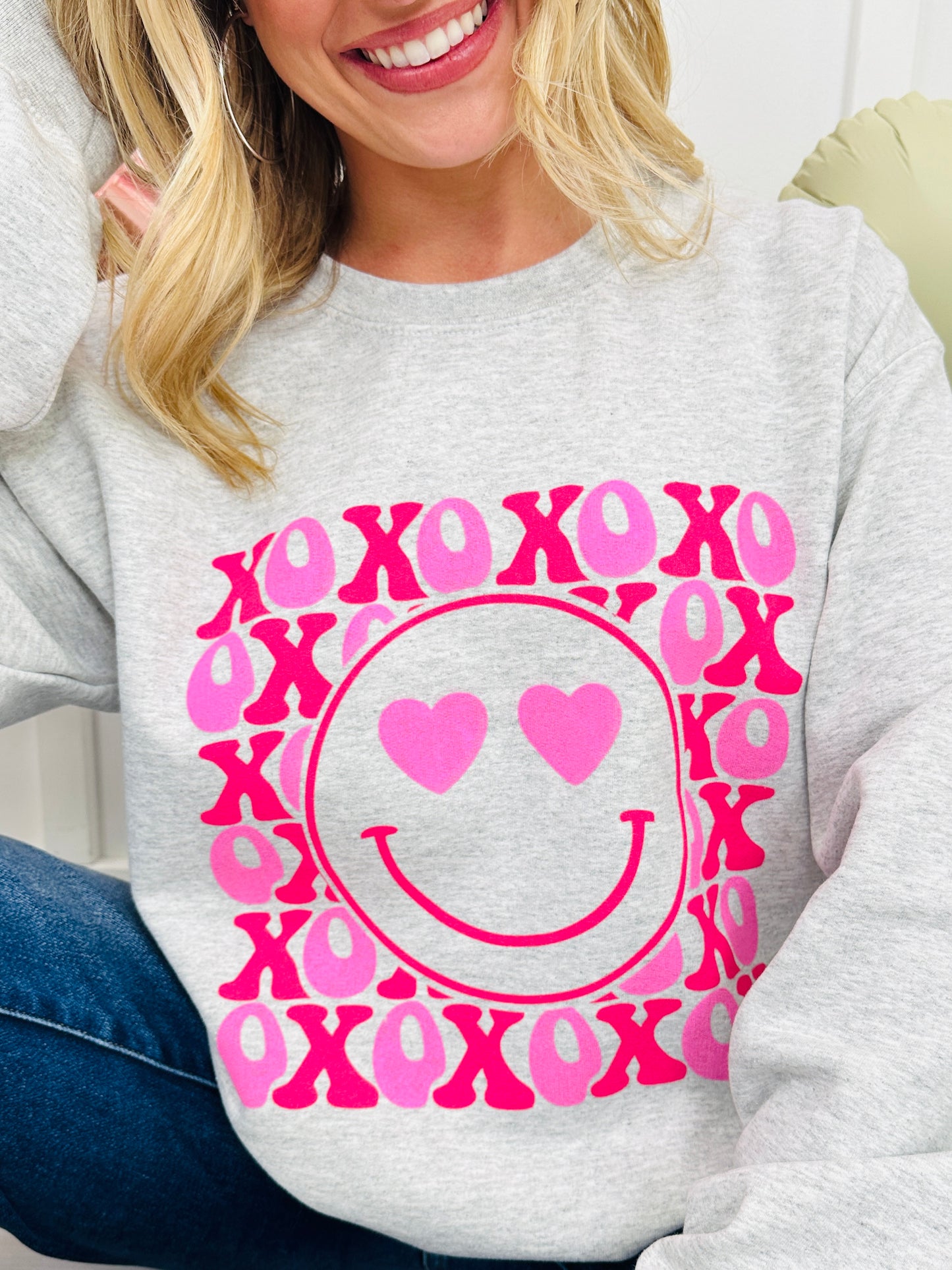 XOXO Smile Graphic Crewneck Sweatshirt