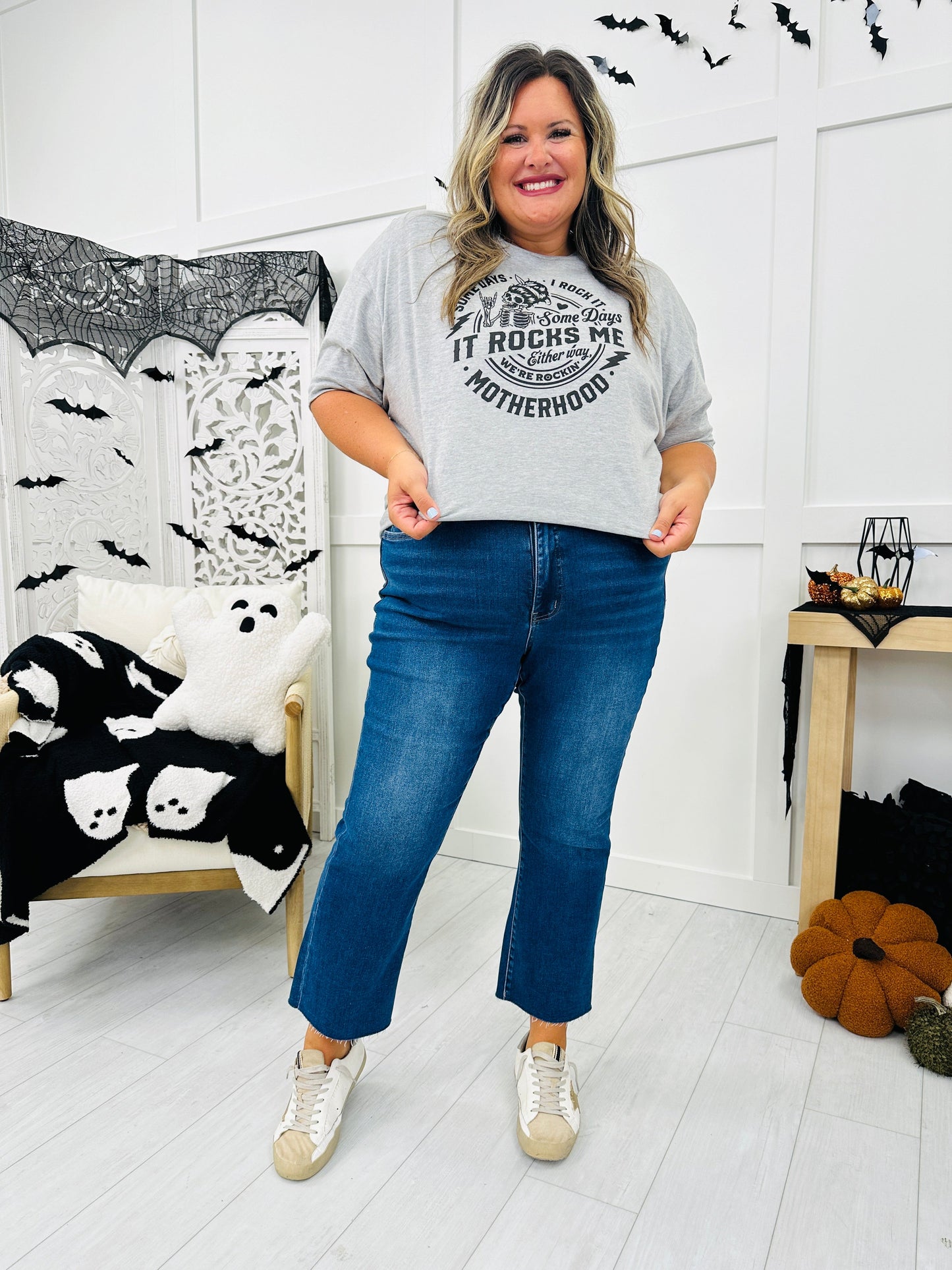 REG/CURVY Rockin' Motherhood Graphic Tee