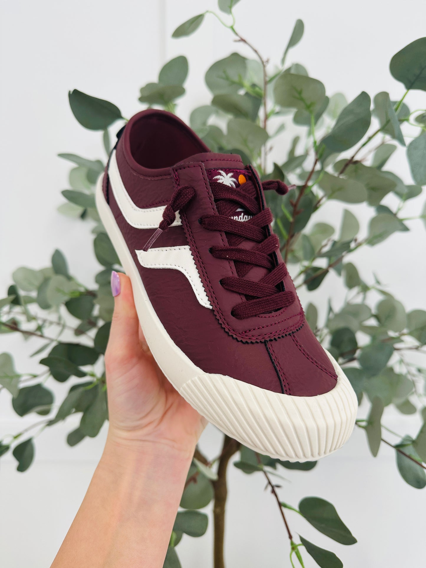 Metro Move Sneakers In Burgundy/Off White