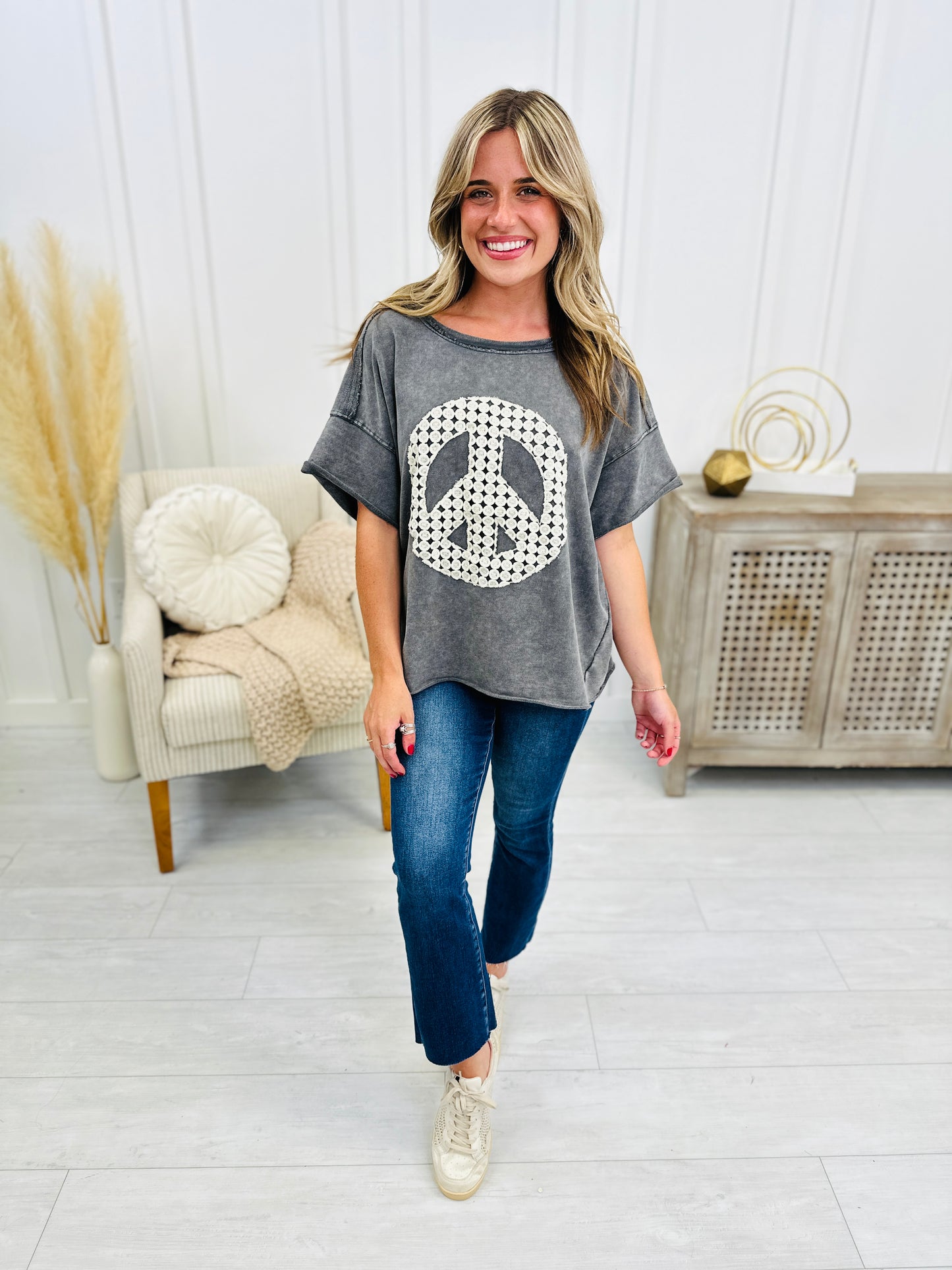 REG/CURVY Finding Peace And Love Top In Charcoal