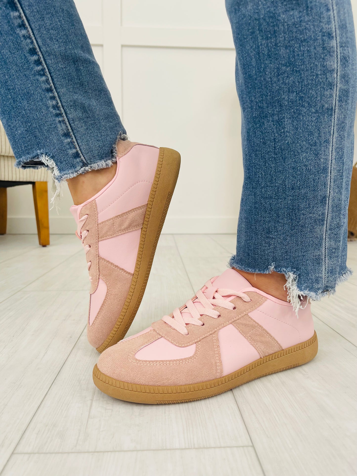 Frame Runner Sneakers in Pink