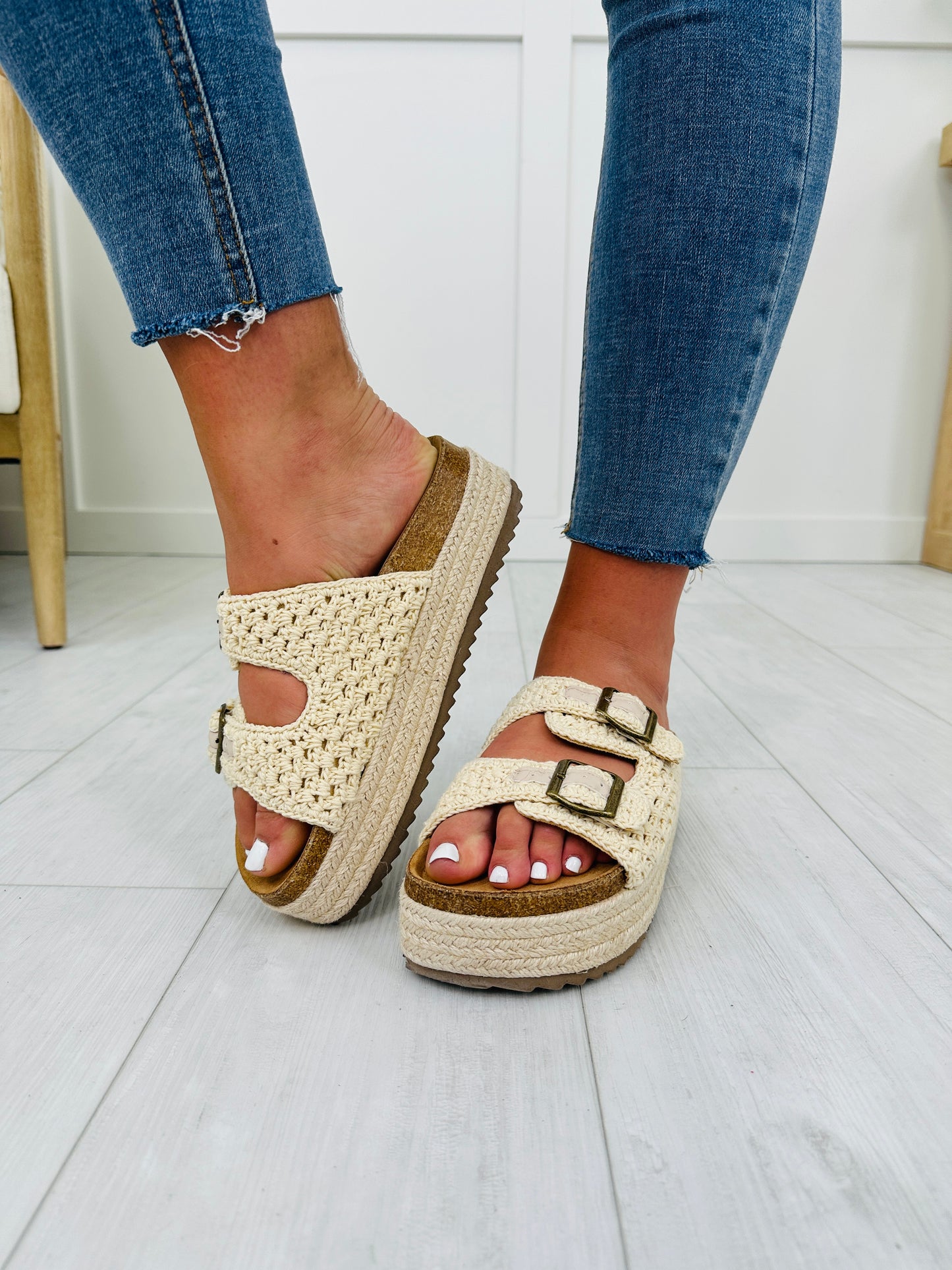 Sunlit Stroll Sandals In Natural