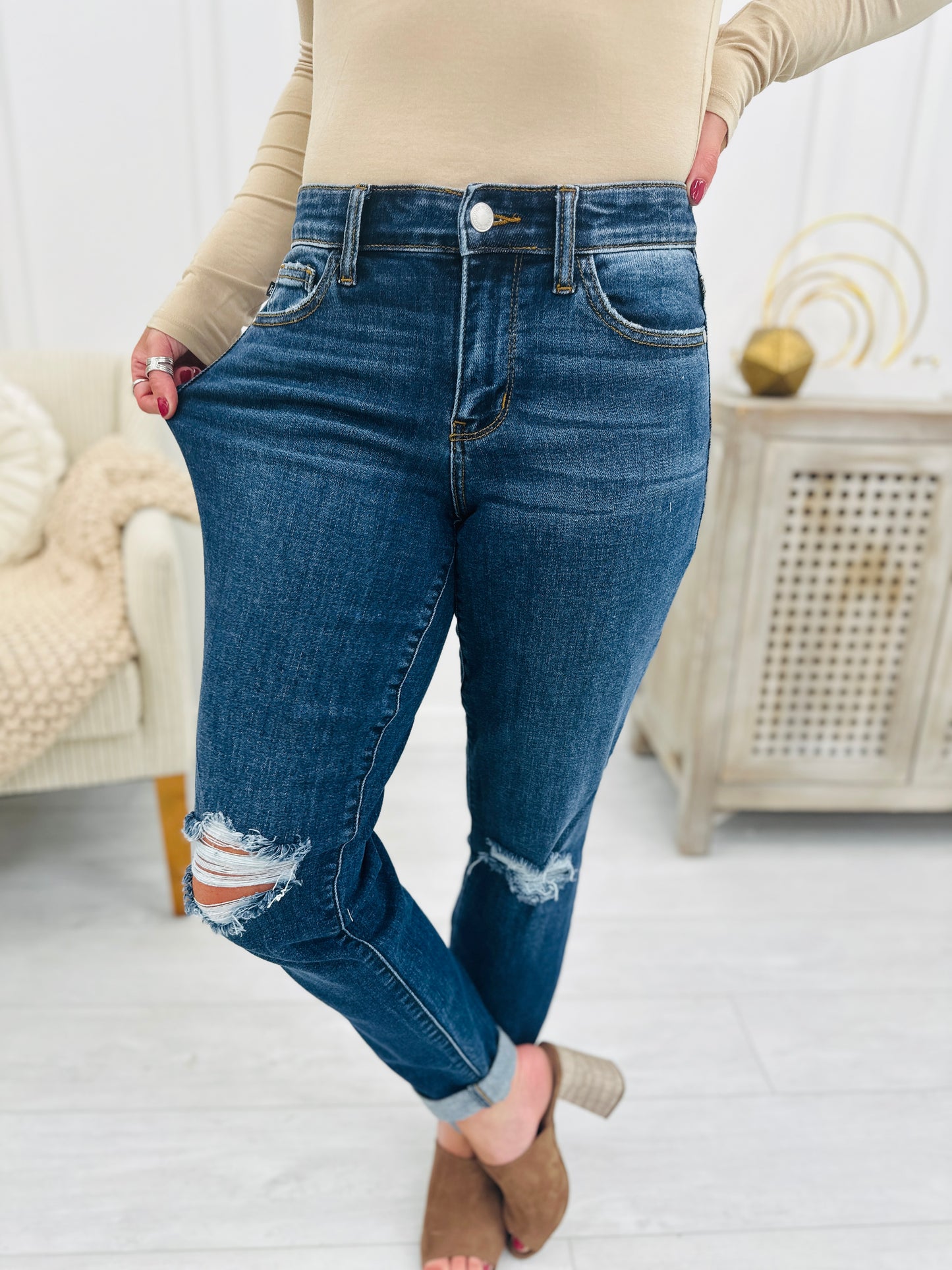 Judy Blue Walk This Way Slim Straight Leg Jeans in Reg/Curvy