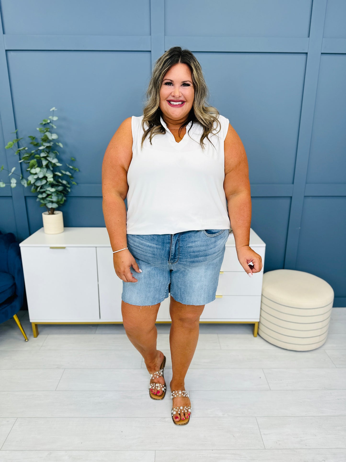 Judy Blue Meet Me In The Middle Midrise Shorts in Reg/Curvy