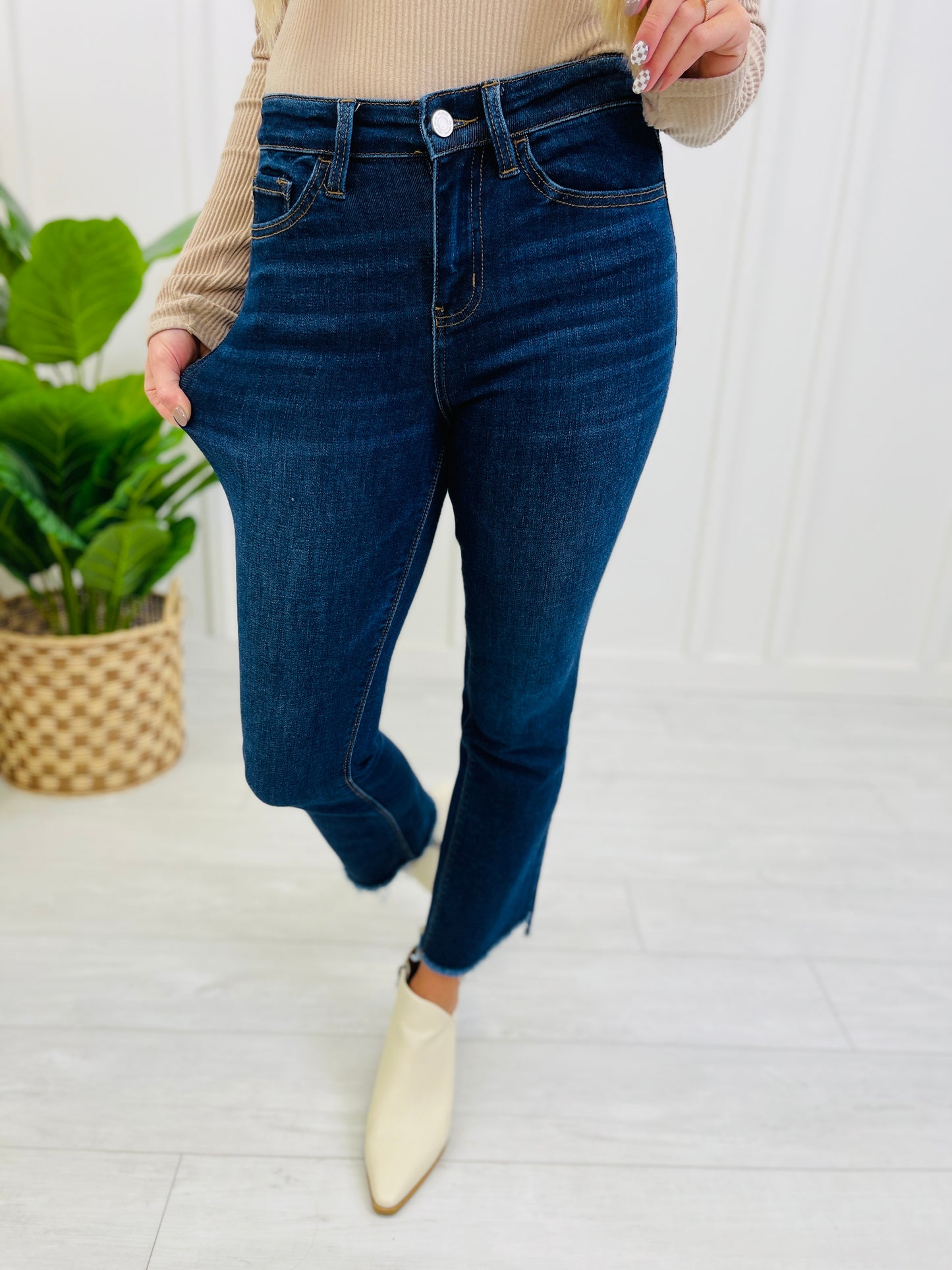 Vervet REG/CURVY Something Special Cropped Flare Jeans