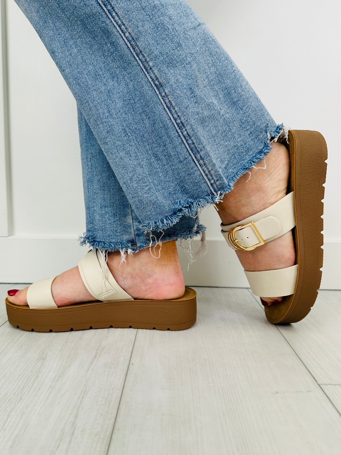 Classic Comforts Sandals In Cream