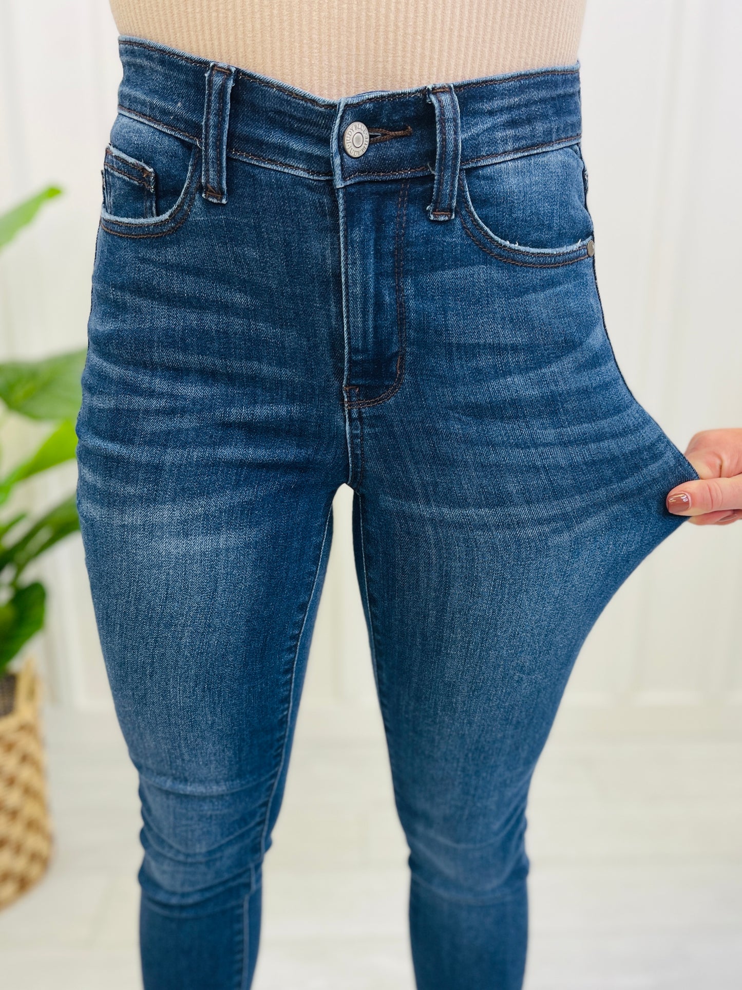 Judy Blue Plus/Reg Always On Your Side Slit Skinny Jeans