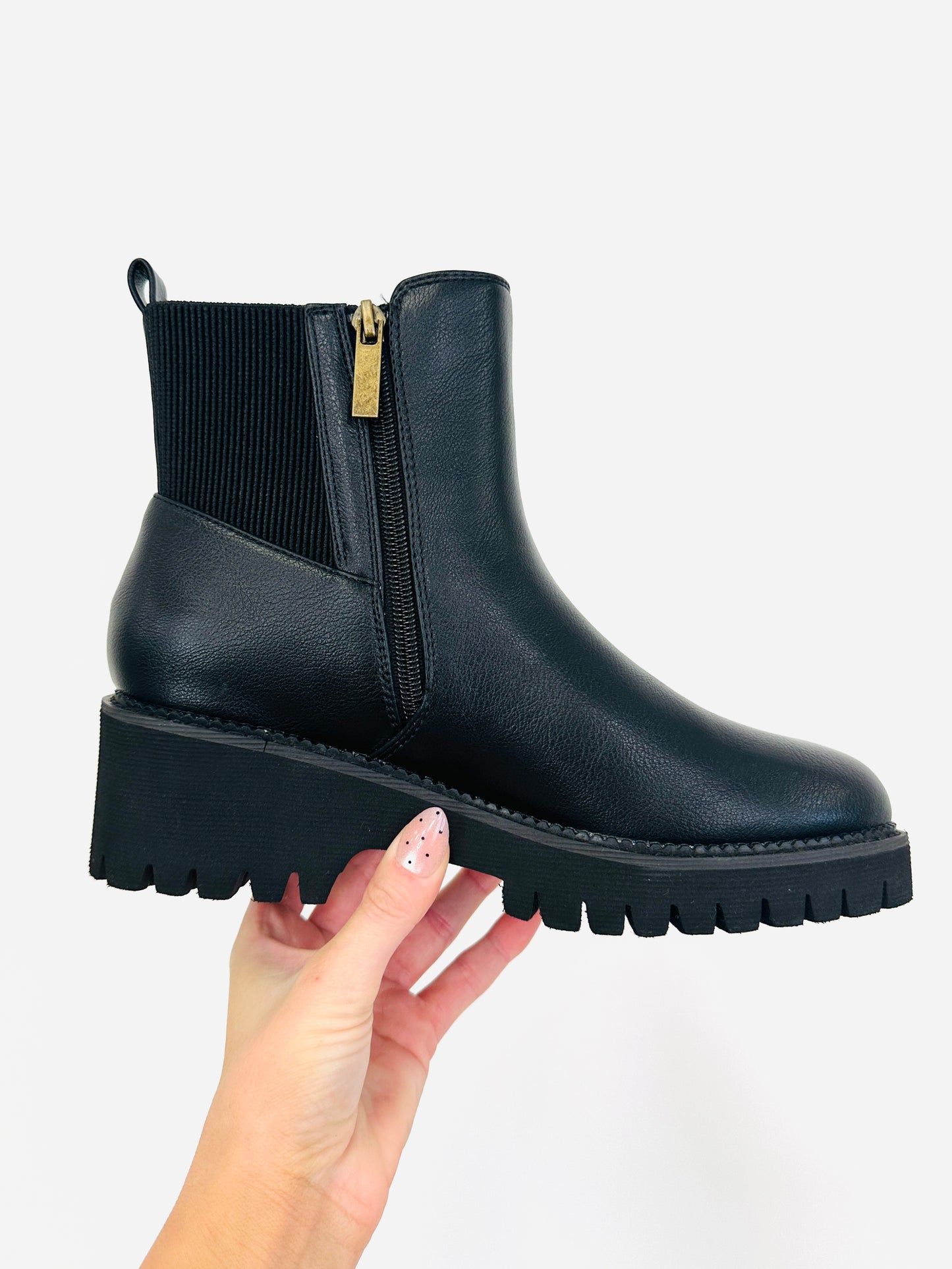 Metro Moment Boots In Black