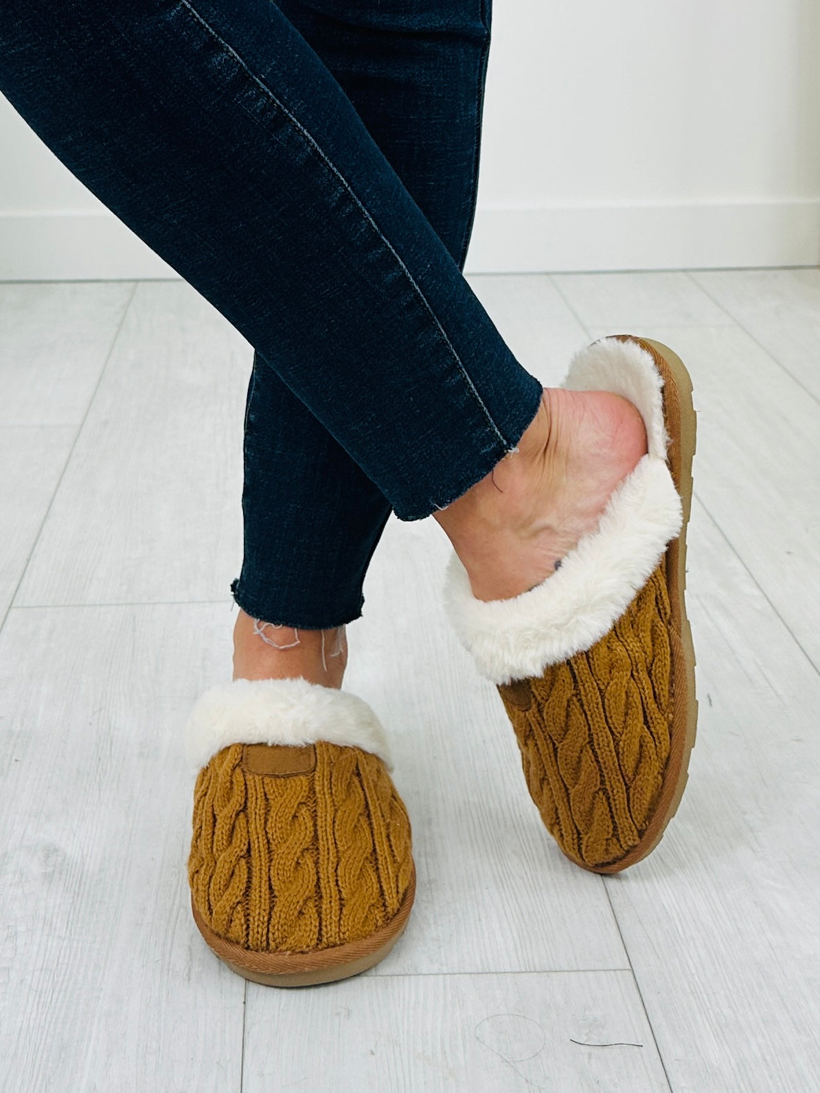 Snug Mode Slippers in Tan