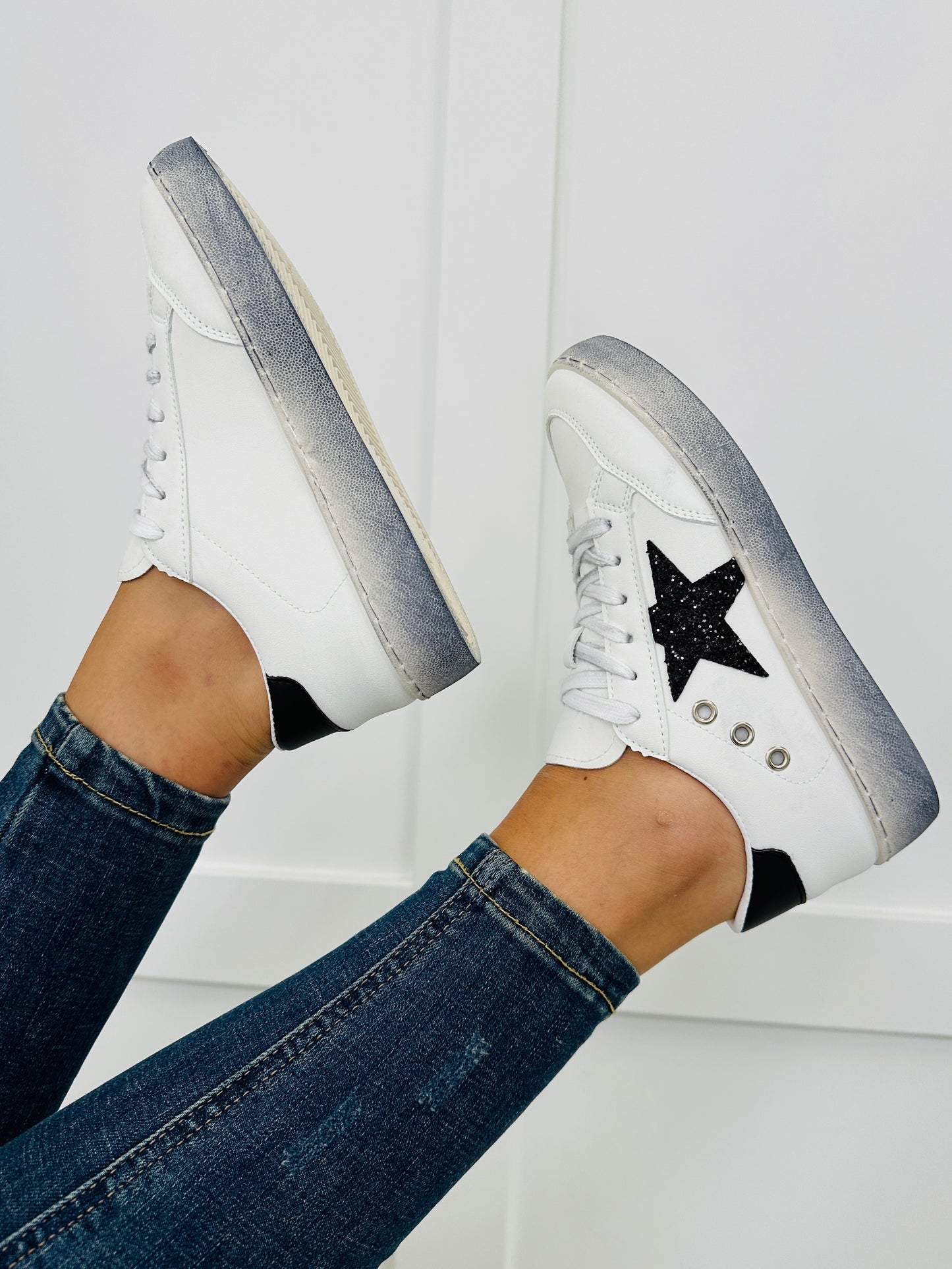 Starlight Steps Sneakers In White/Black