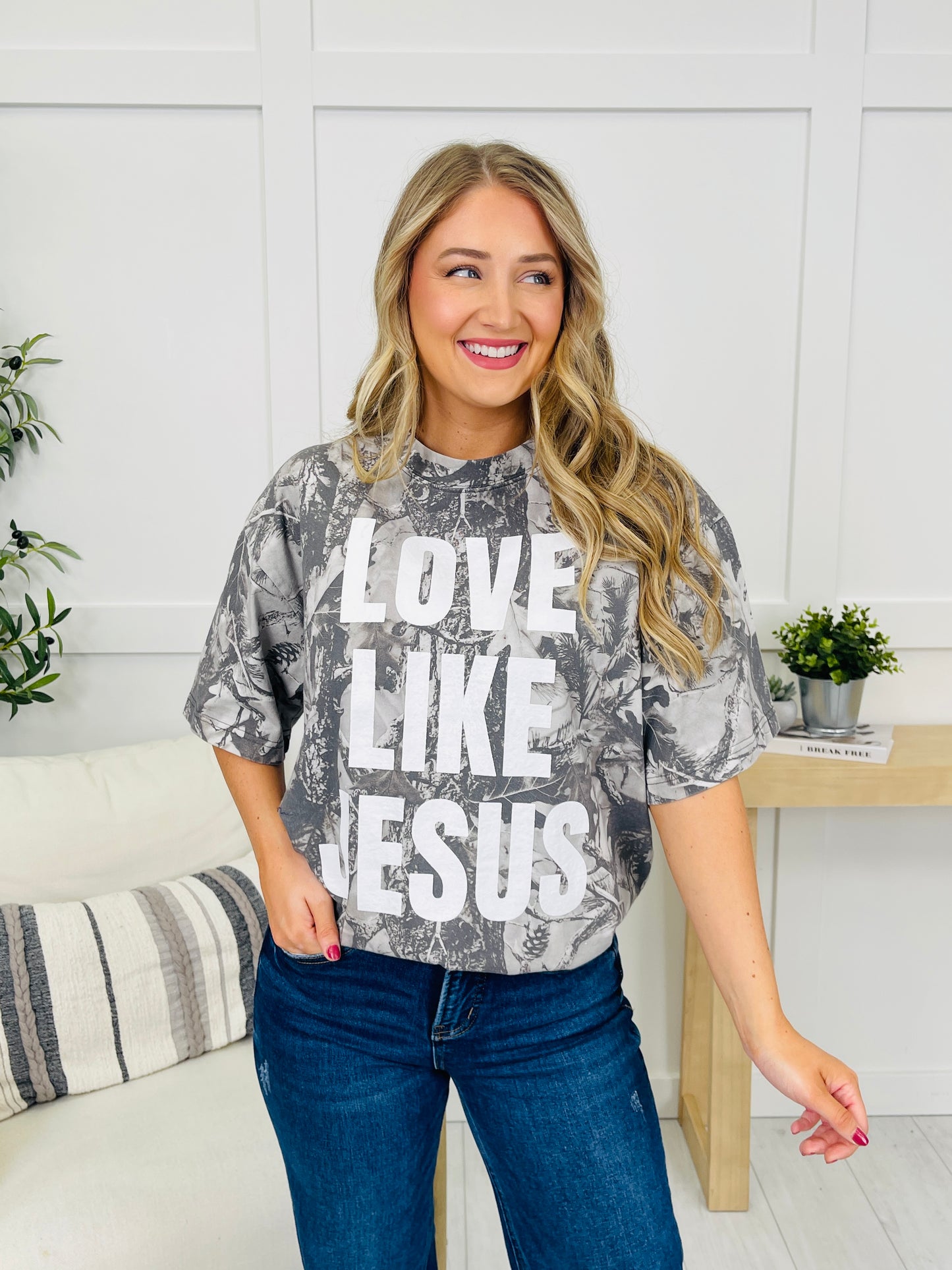 Love Like Jesus Graphic Tee
