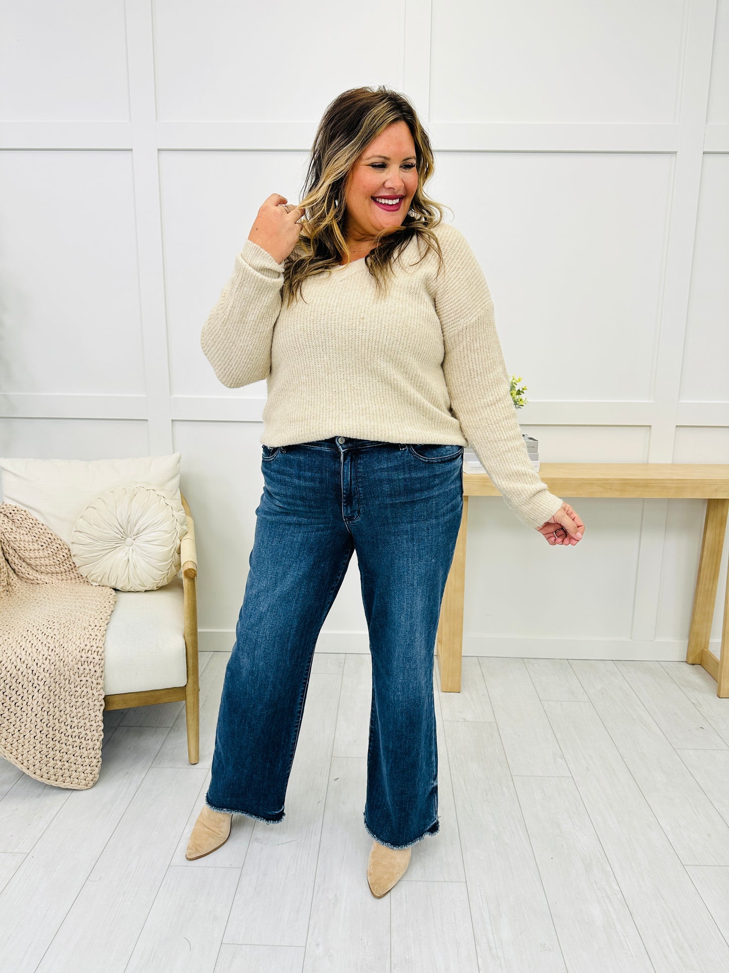 Judy Blue Far and Wide Wide Leg Jeans in Reg/Curvy