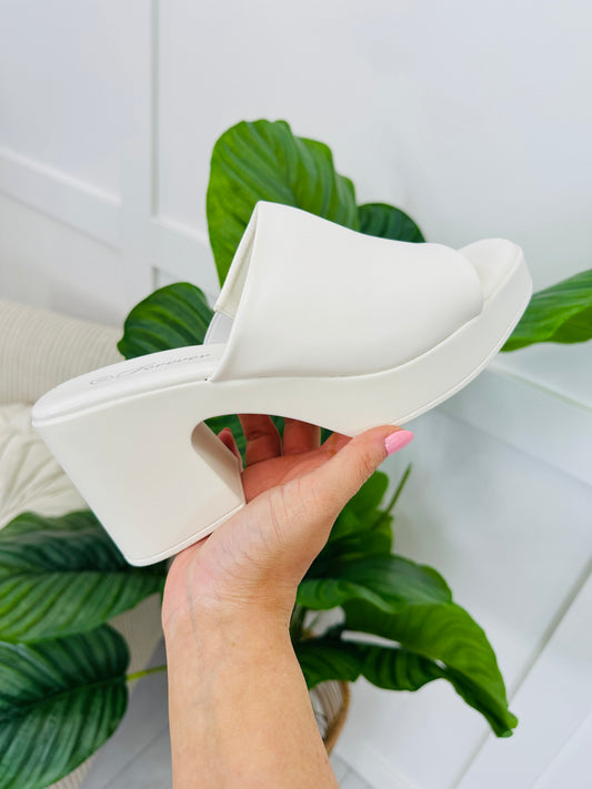 Quiet Luxury Wedge In White