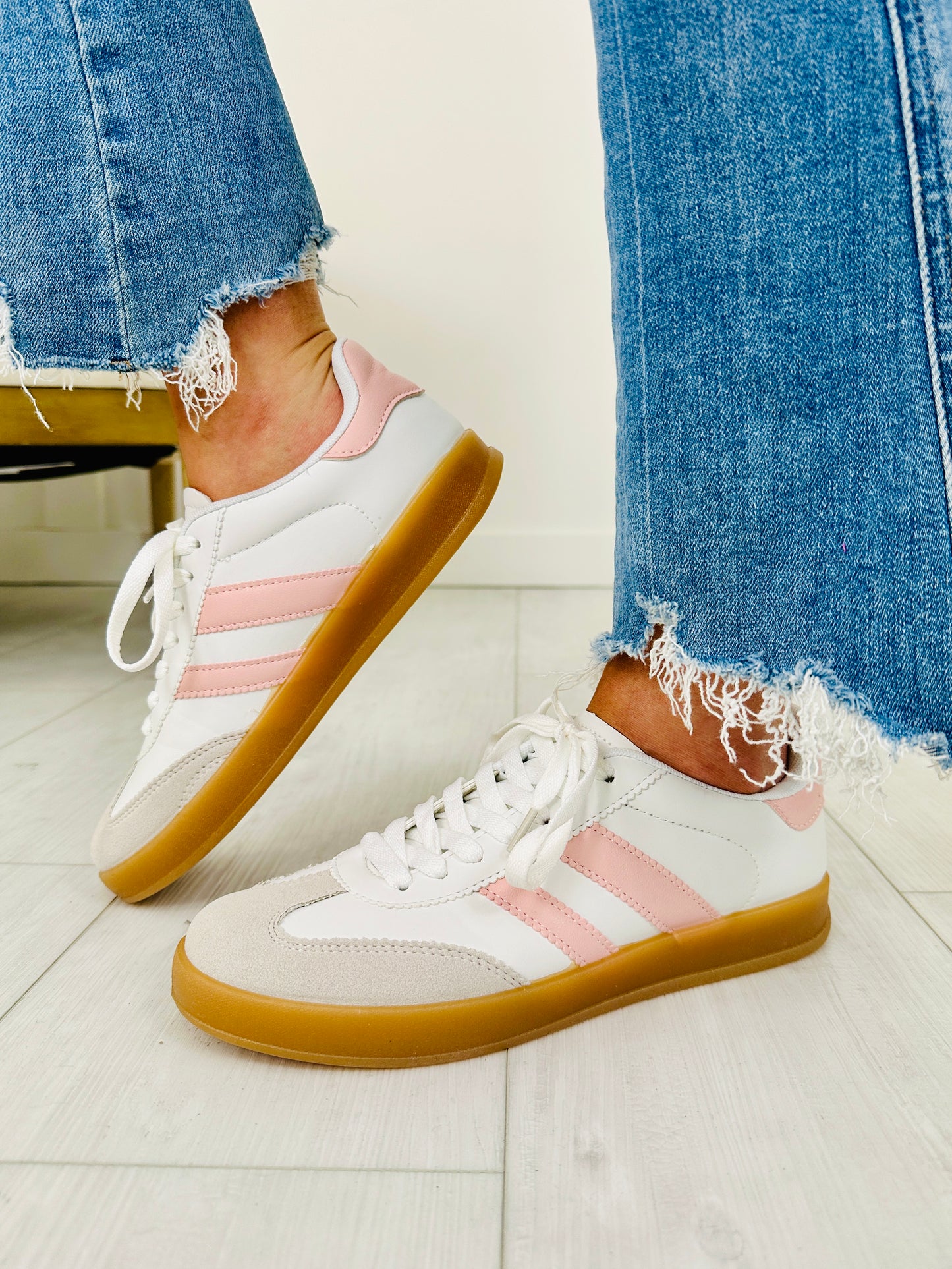 Lace Up And Go Sneakers In White/Pink