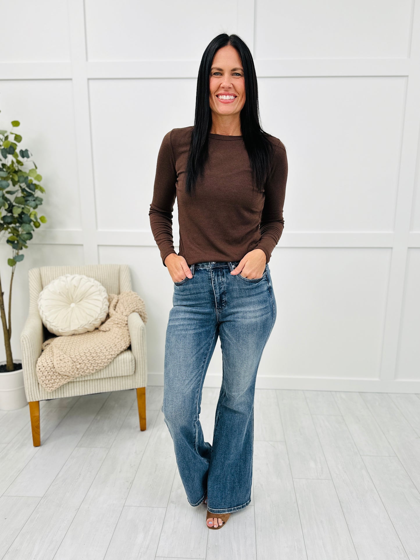 Judy Blue Stop and Stare Tummy Control Flare Jeans in Reg/Curvy