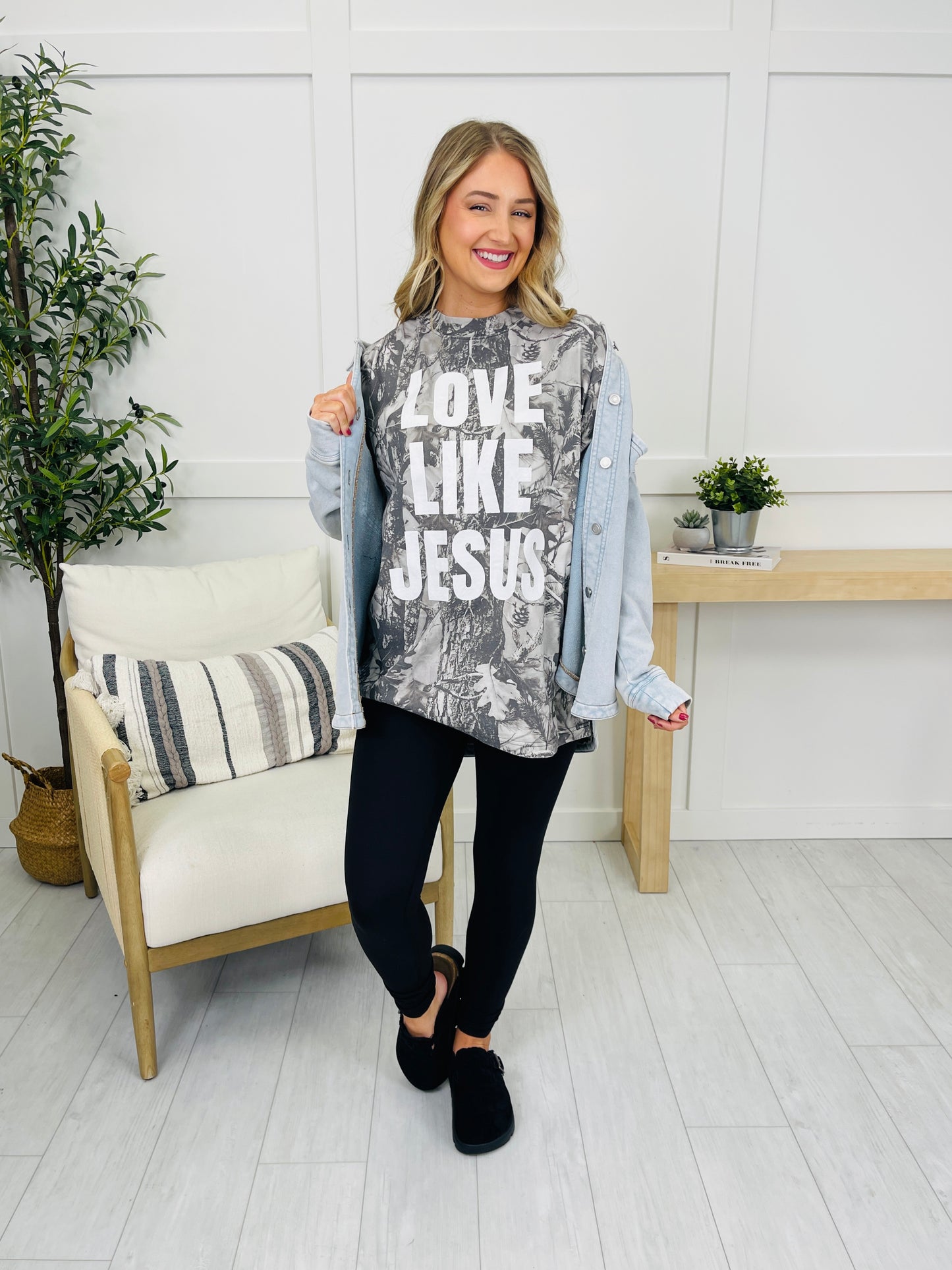 Love Like Jesus Graphic Tee