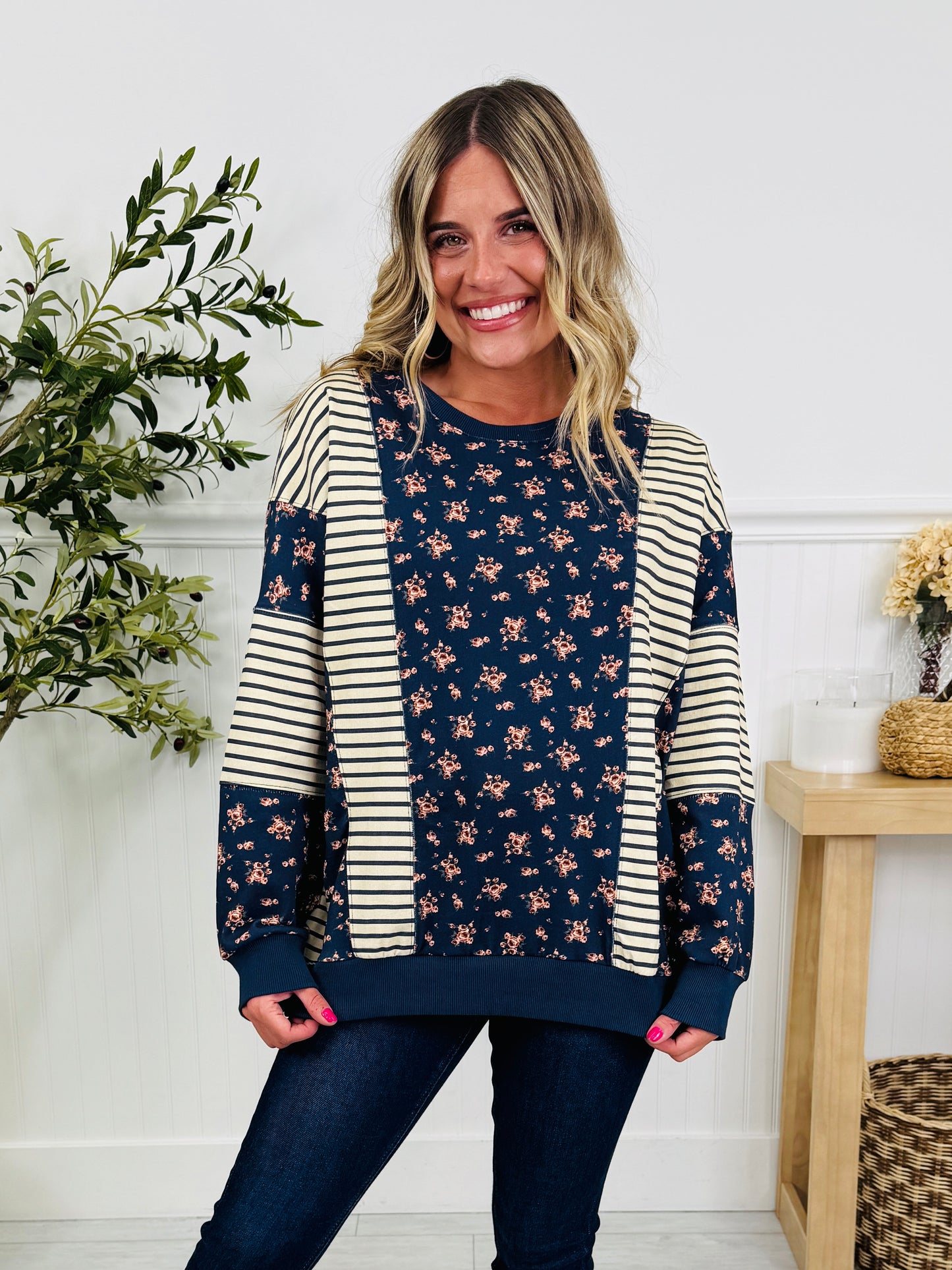 Blooming Beauty Pullover In Navy