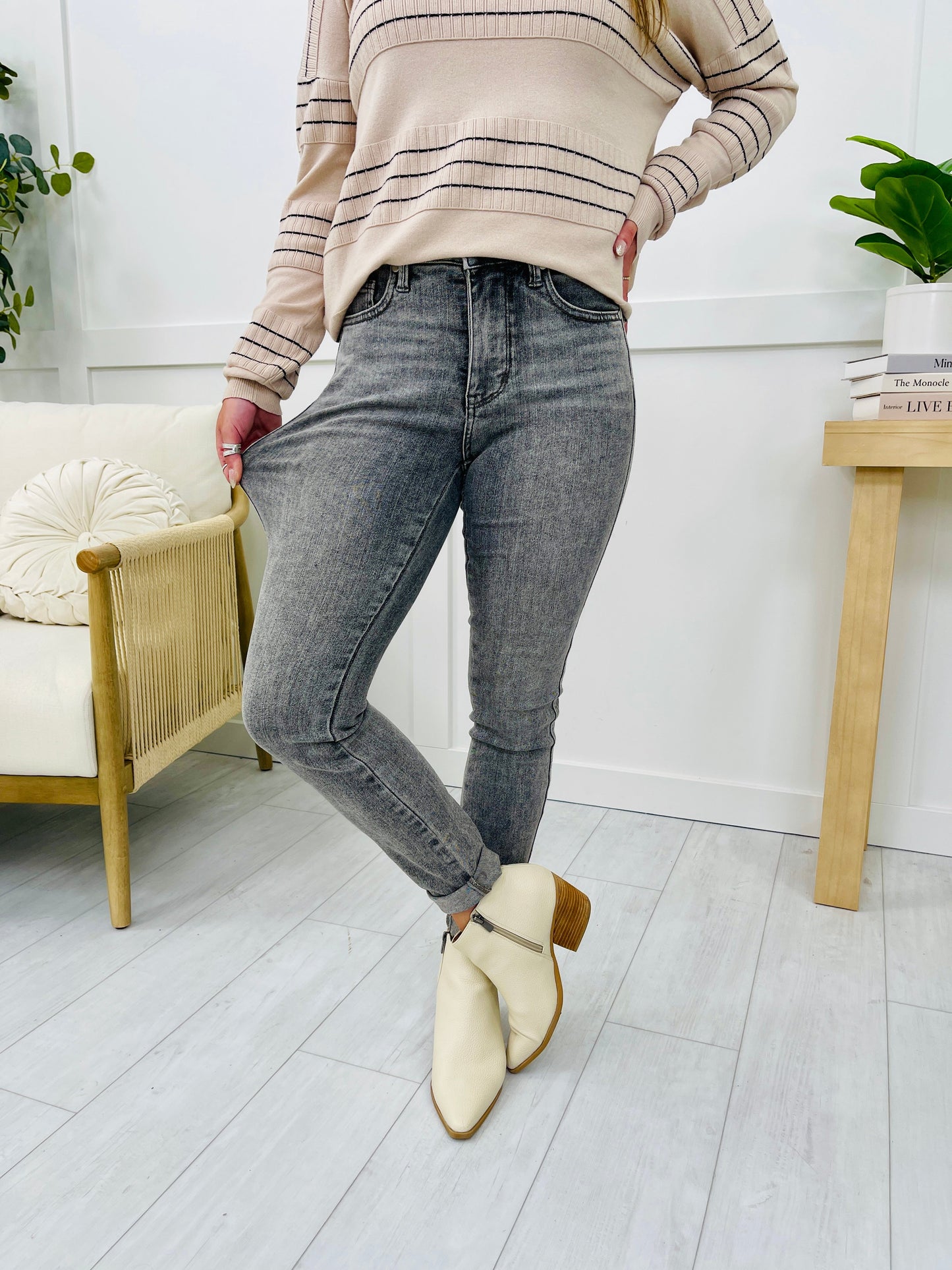 Judy Blue Gorgeous in Gray Tummy Control Butt Lifting Skinny Jeans in Reg/Curvy