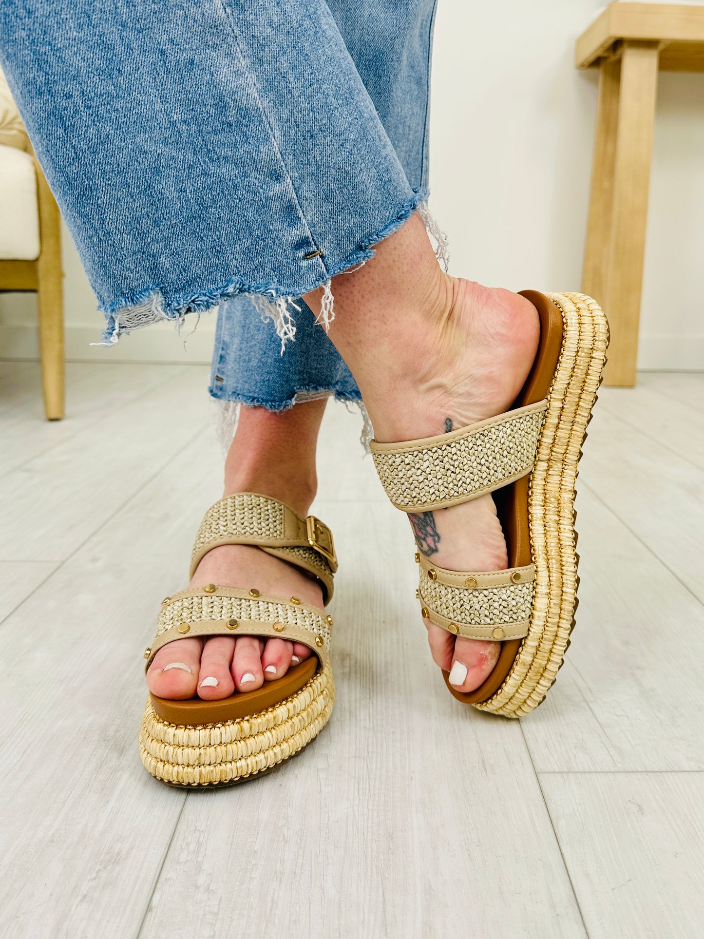 The Coastal Way Sandals In Natural Raffia