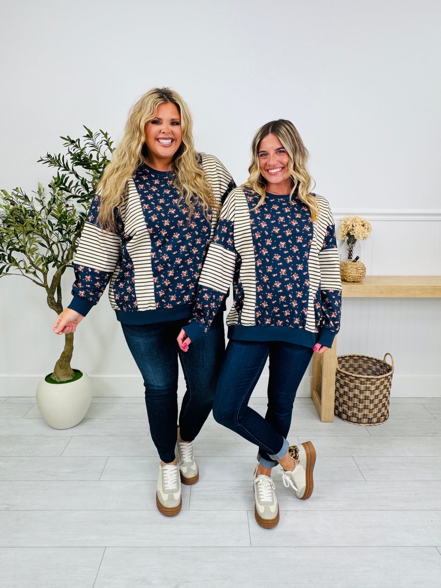 Blooming Beauty Pullover In Navy