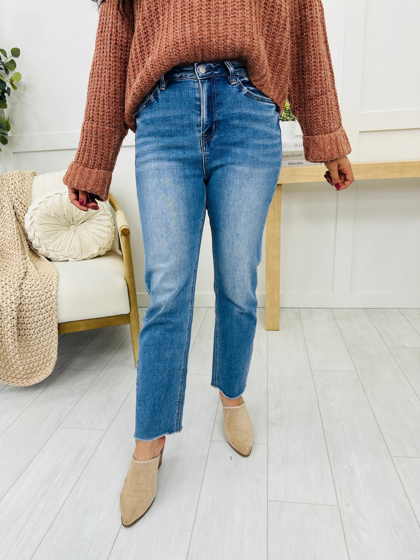 Mica Fray All Day Straight Leg Jeans in Reg/Curvy