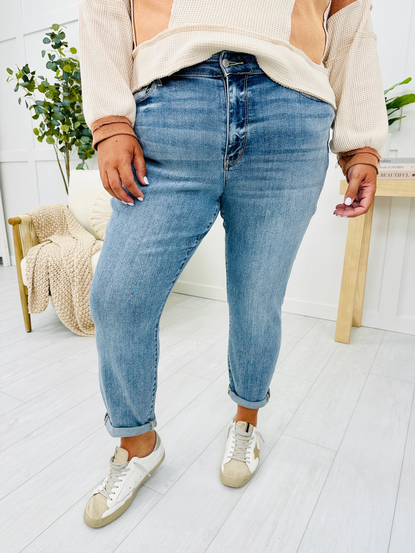 Judy Blue The Bleach Boys Midrise Boyfriend Jeans in Reg/Curvy