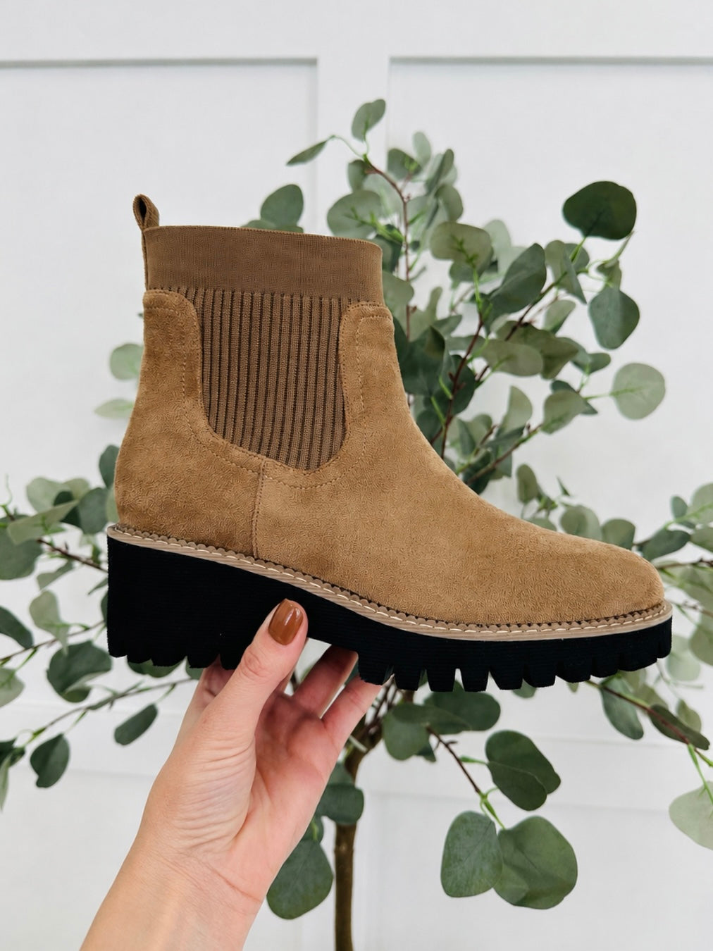 The Everywhere Boot In Walnut Suede
